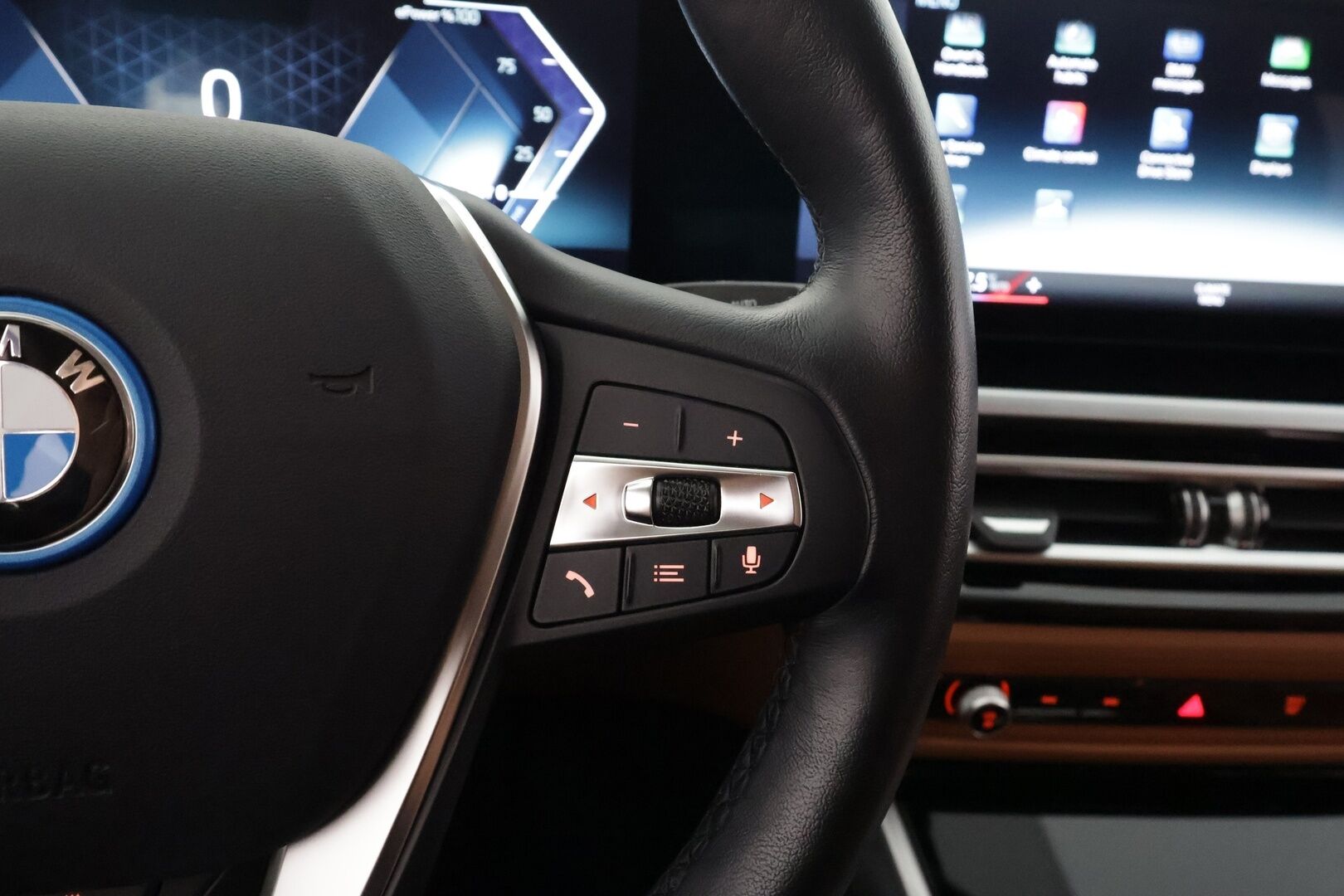 BMW i4 2024 eDrive35 - | ACC | Koukku | Lisälämmitin | LED | P.Kamera | Sporttinahat | Ratinlämmitys | Navi | Widescreen | Apple&Android | 1.Om Suomi-auto | Kahdet Renkaat | Merkkihuollettu |