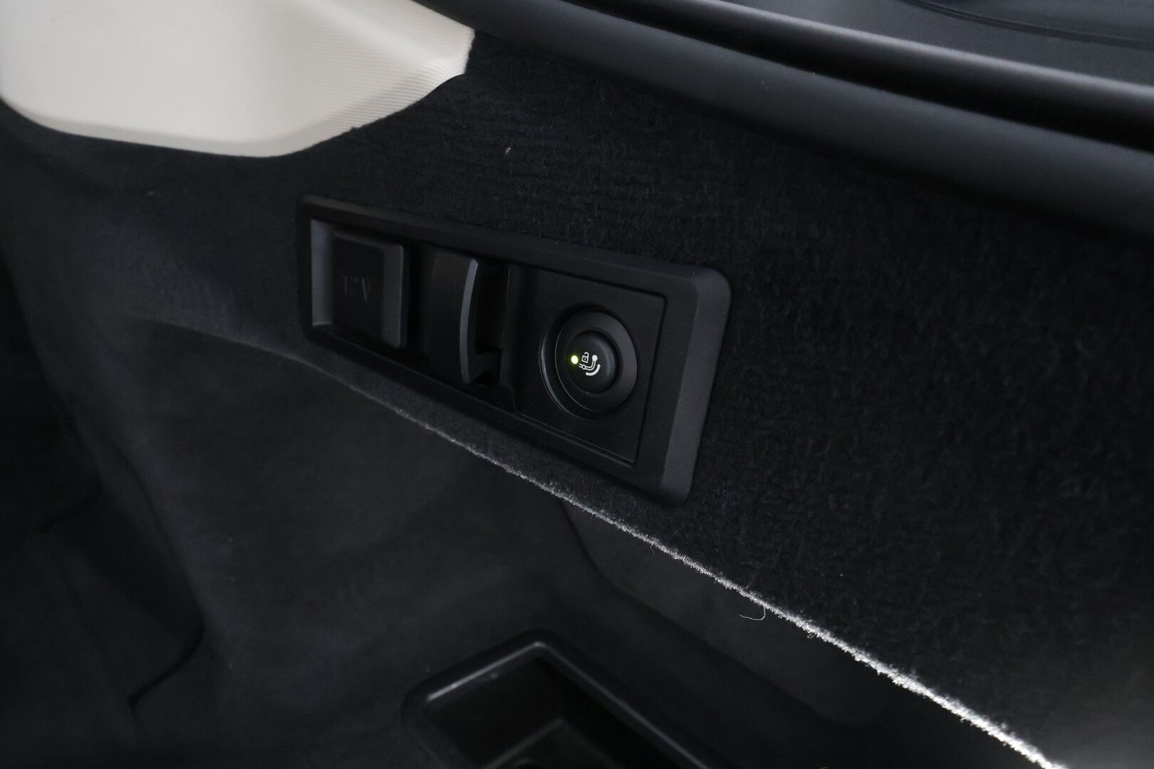 BMW i4 2024 eDrive35 - | ACC | Koukku | Lisälämmitin | LED | P.Kamera | Sporttinahat | Ratinlämmitys | Navi | Widescreen | Apple&Android | 1.Om Suomi-auto | Kahdet Renkaat | Merkkihuollettu |