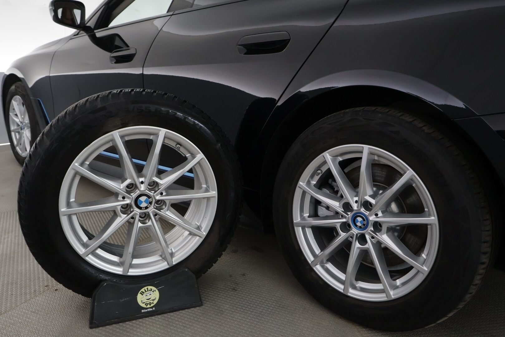 BMW i4 2024 eDrive35 - | ACC | Koukku | Lisälämmitin | LED | P.Kamera | Sporttinahat | Ratinlämmitys | Navi | Widescreen | Apple&Android | 1.Om Suomi-auto | Kahdet Renkaat | Merkkihuollettu |
