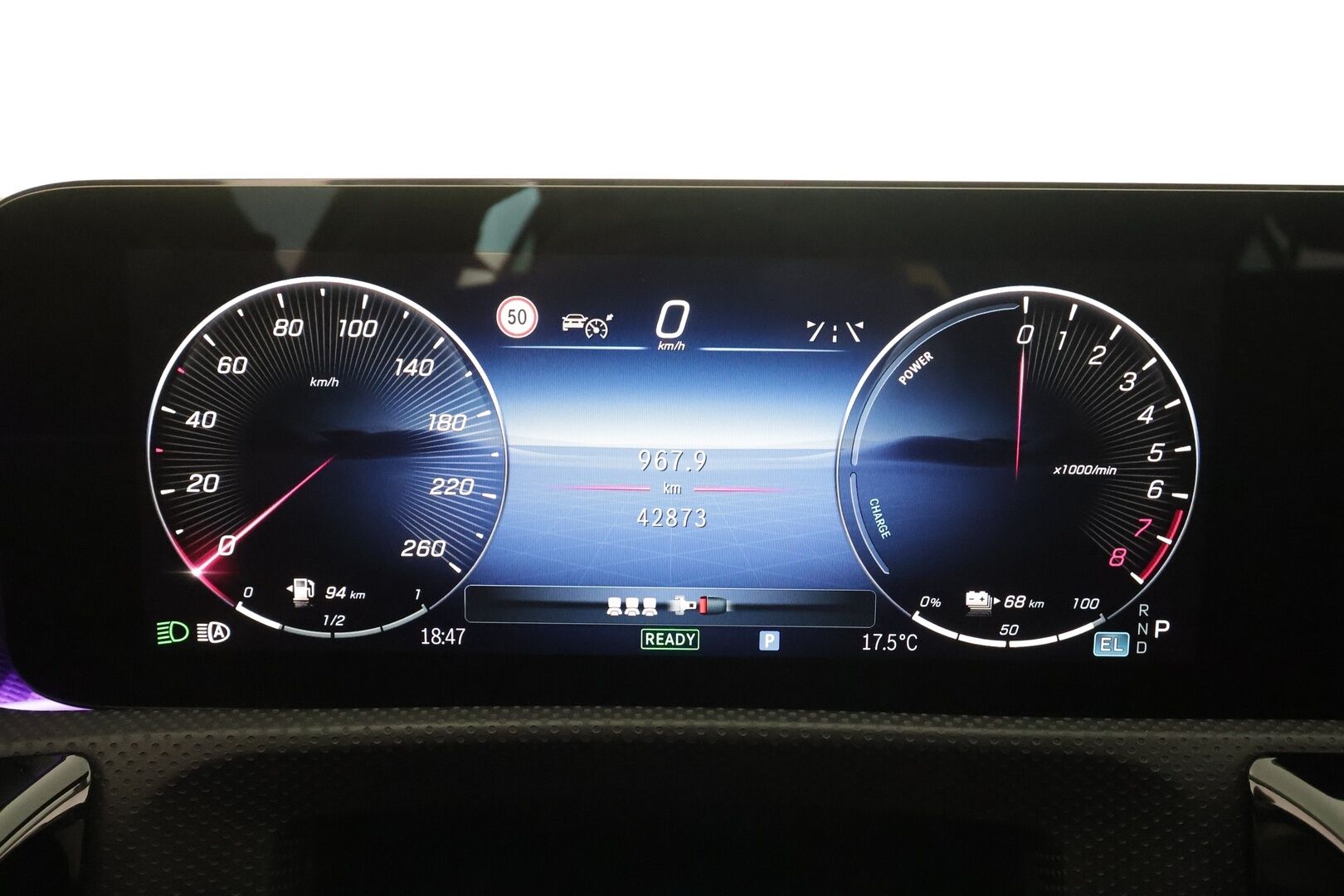 Mercedes-Benz A 2023 250 e A - Facelift | DTR | Widescreen | LED | P.kamera | Sportpenkit | Navi | Suomi-auto | Akku kuntotarkastettu SoH 94,4 % | 2x latauskaapelit | Kahdet renkaat aluvanteilla
