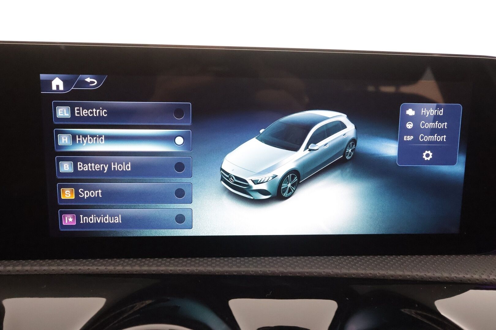 Mercedes-Benz A 2023 250 e A * Distronic / LED / P.Kamera / Sportpenkki / Widescreen / Navi * - Suomi-auto / 2x Latauskaapelit / Kahdet renkaat aluvanteilla