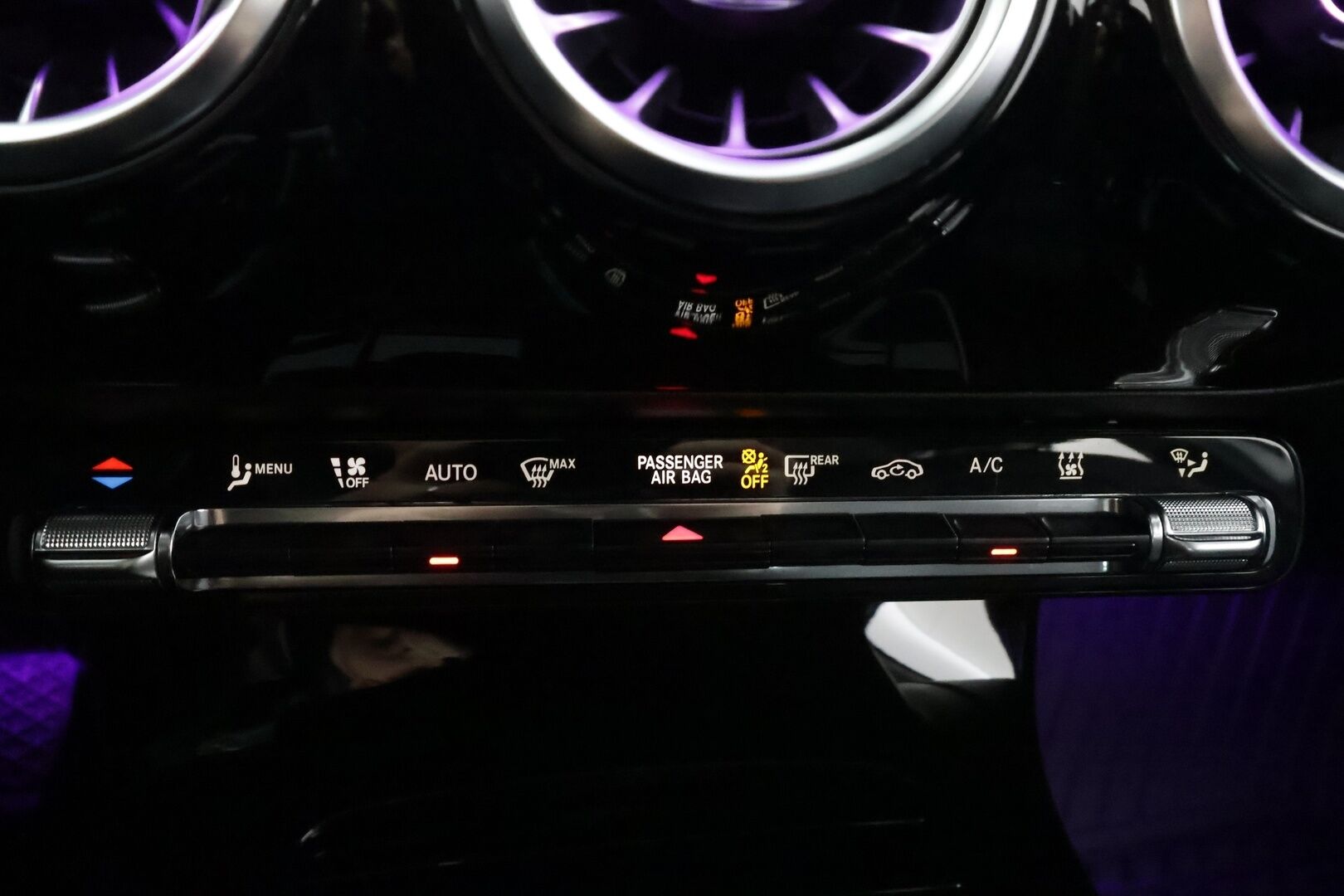 Mercedes-Benz A 2023 250 e A * Distronic / LED / P.Kamera / Sportpenkki / Widescreen / Navi * - Suomi-auto / 2x Latauskaapelit / Kahdet renkaat aluvanteilla