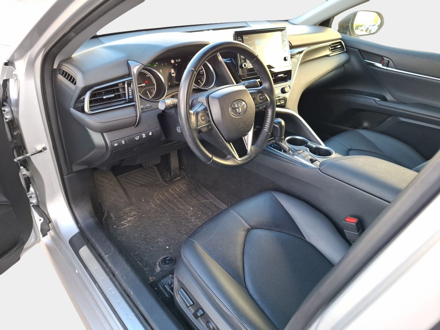 Toyota Camry 2023 2,5 Hybrid Style * Suomiauto / Adapt.Vakkari / Nahkasisusta / Sähköpenkit / Adapt.LED / Peruutuskamera - Tulossa Myyntiin / Bi-LED / Supervarusteet!