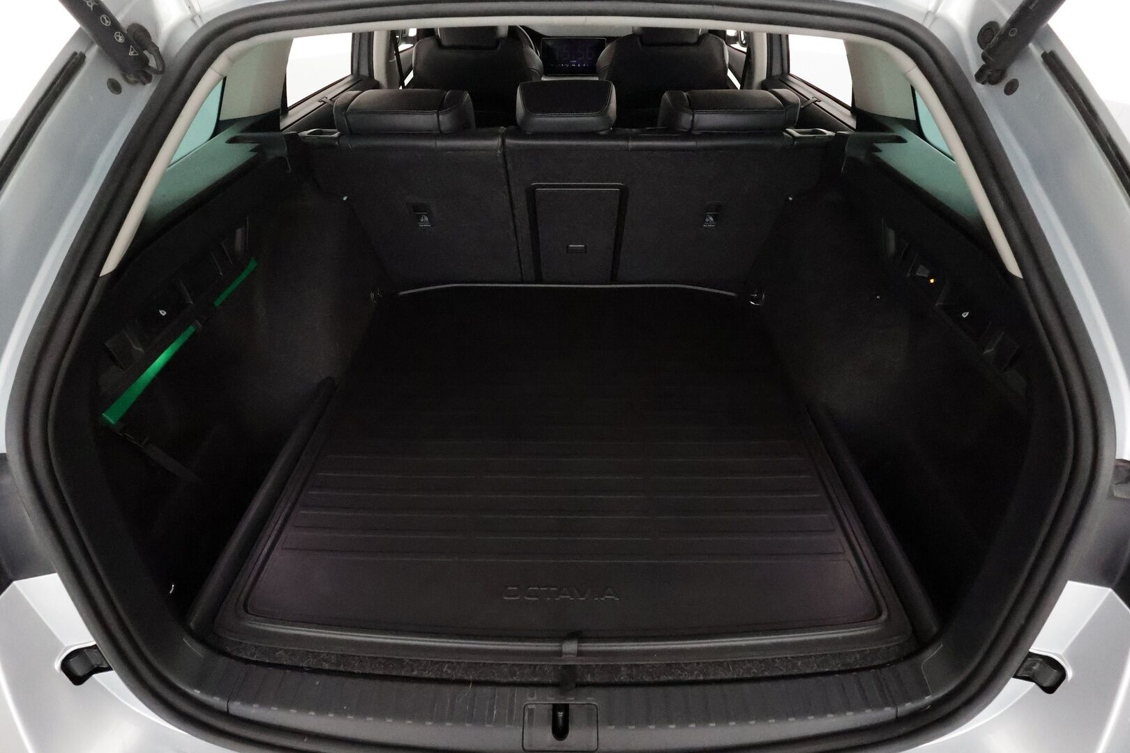 Skoda Octavia 2023 Combi 1.4 TSI PHEV Style iV DSG **Canton / Adapt.vakkari / Koukku / Digimittari / Navi / KeylessGo / Matrix** - 1.om Suomi-auto / Merkkihuollettu / Kahdet renkaat aluvanteilla