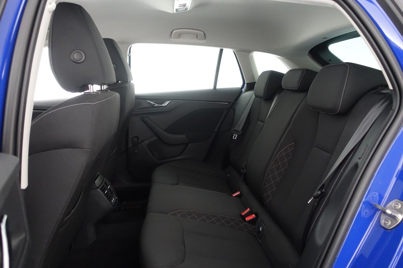 Skoda Scala 2023 1.0 TSI 110 Ambition DSG Autom. * Suomi-auto / Lohkolämmitin / Apple&Android * - HULLUT AVAJAISHULINAT KORKOTARJOUS 3,29 %