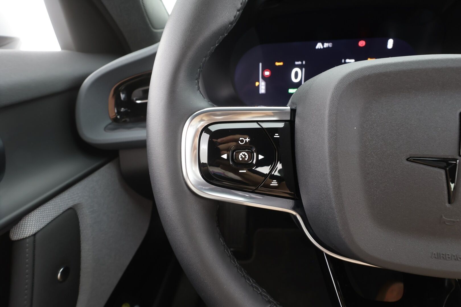 Polestar 2 2023 Standard Range Single Motor, 170kW, 69kWh - | ACC | Lisälämmitin | High performance audio | Muistipenkki | LED | 360-Kamera | Apple&Android | 1.Om suomi-auto | Kahdet Renkaat | Merkkihuollettu |