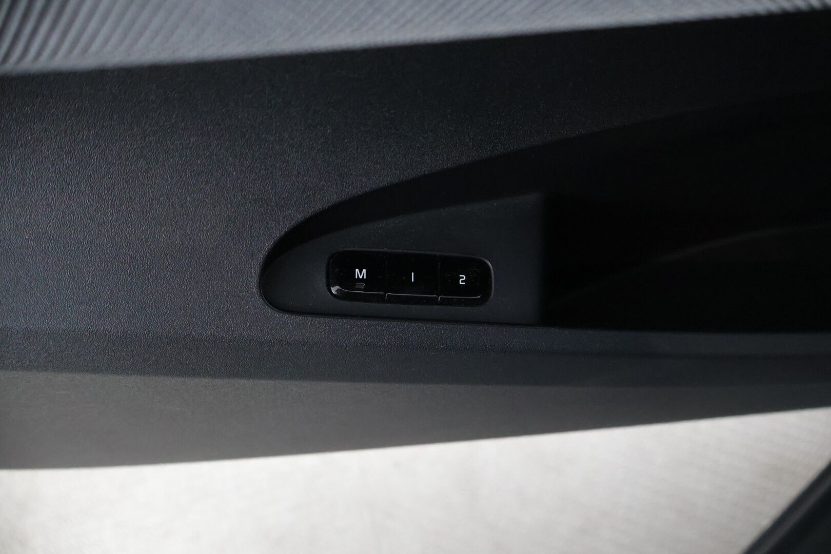 Polestar 2 2023 Standard Range Single Motor Pilot Lite, 170kW, 69kWh * Suomi-auto / 360-kamera / Esi-lämmitin / Apple&Android carplay * - * Todella siisti / Hyväkuntoiset talvi ja kesärenkaat alumiinivanteilla*