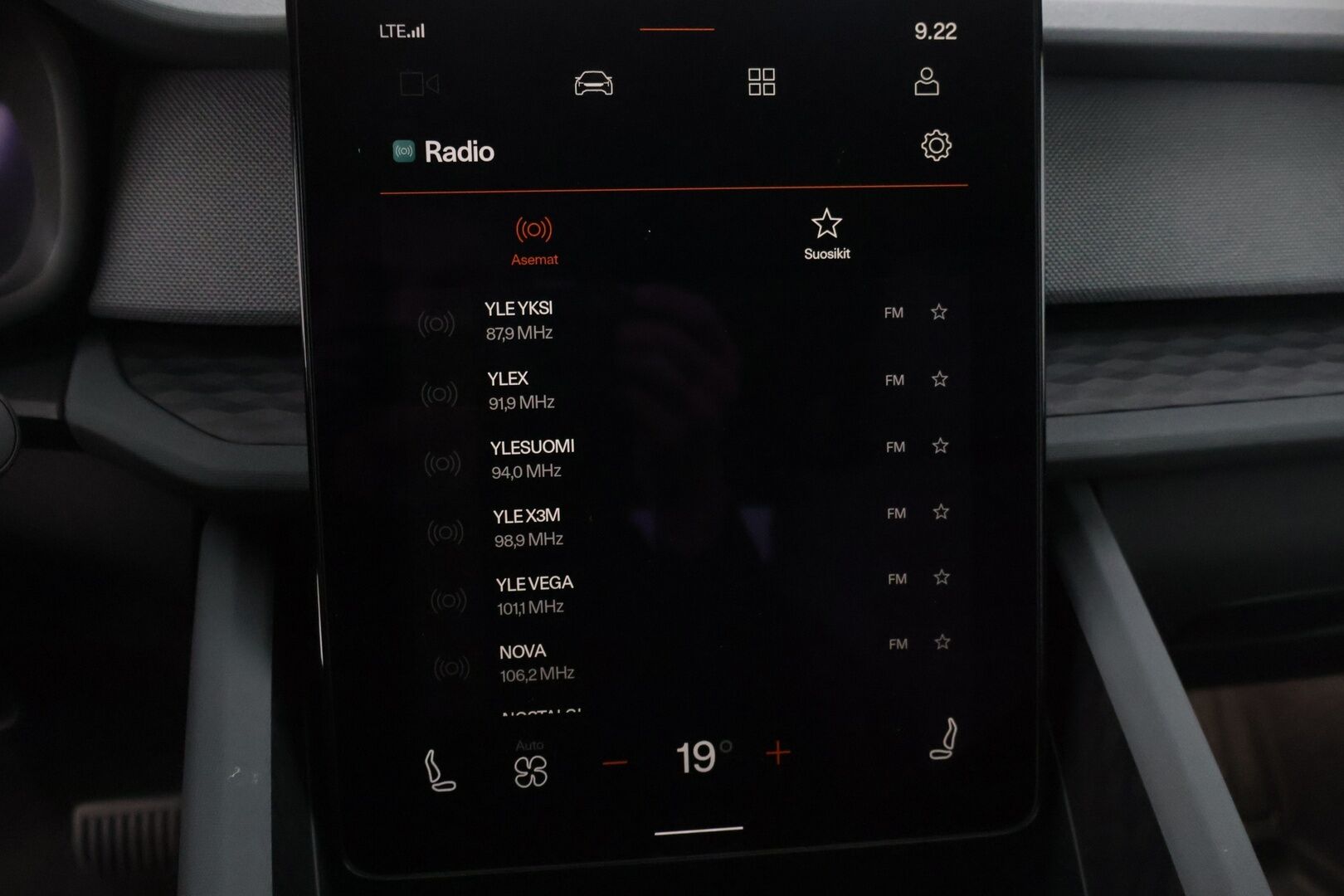 Polestar 2 2023 Standard Range Single Motor Pilot Lite, 170kW, 69kWh * Suomi-auto / 360-kamera / Esi-lämmitin / Apple&Android carplay * - * Todella siisti / Hyväkuntoiset talvi ja kesärenkaat alumiinivanteilla*