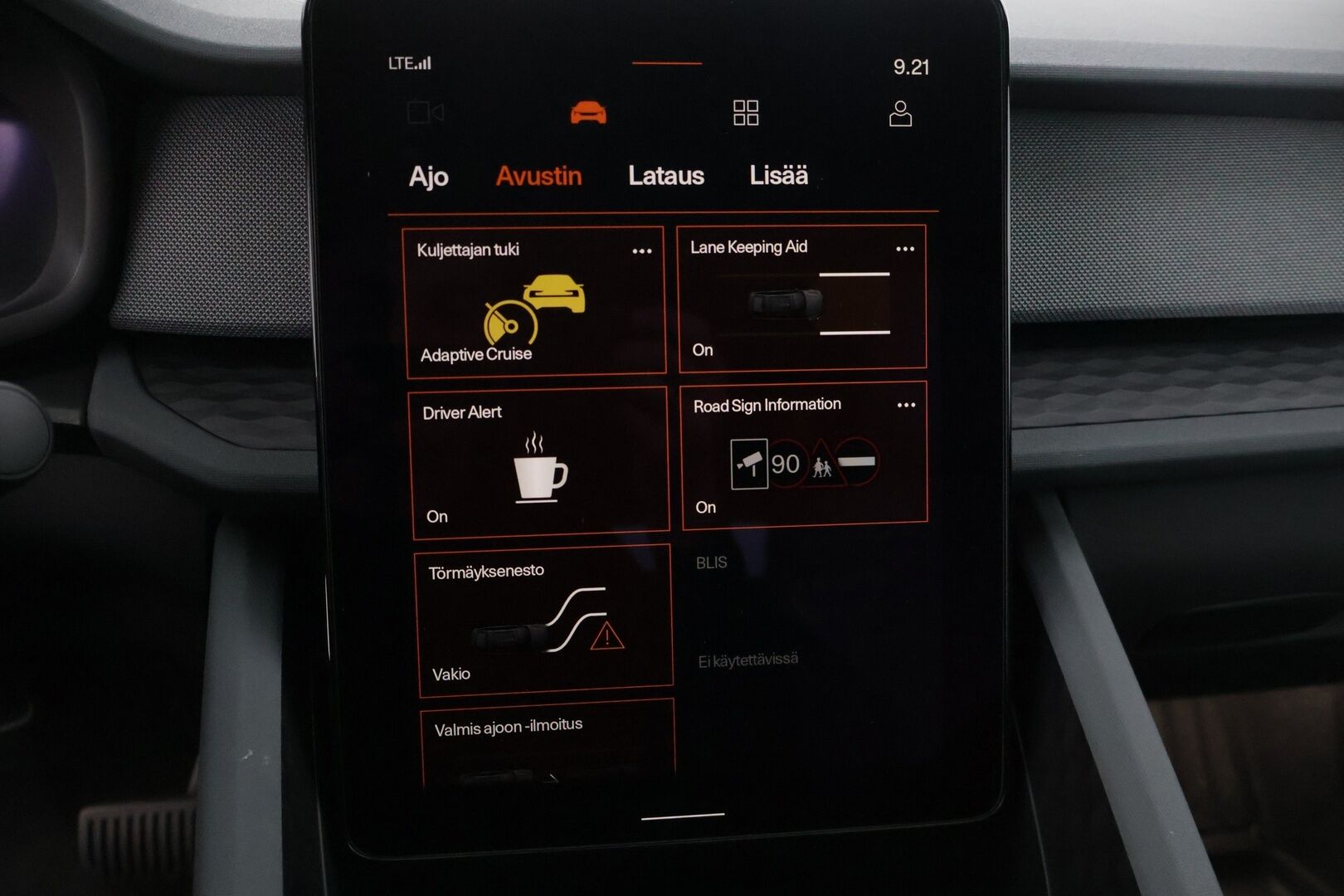 Polestar 2 2023 Standard Range Single Motor Pilot Lite, 170kW, 69kWh * Suomi-auto / 360-kamera / Esi-lämmitin / Apple&Android carplay * - * Todella siisti / Hyväkuntoiset talvi ja kesärenkaat alumiinivanteilla*
