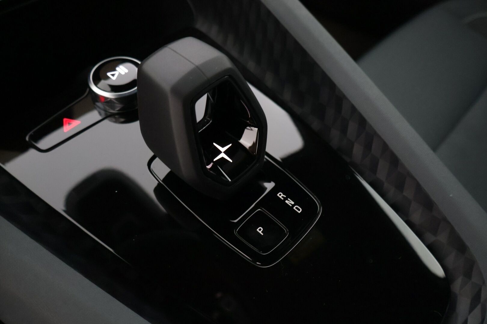 Polestar 2 2023 Standard Range Single Motor Pilot Lite, 170kW, 69kWh * Suomi-auto / 360-kamera / Esi-lämmitin / Apple&Android carplay * - * Todella siisti / Hyväkuntoiset talvi ja kesärenkaat alumiinivanteilla*