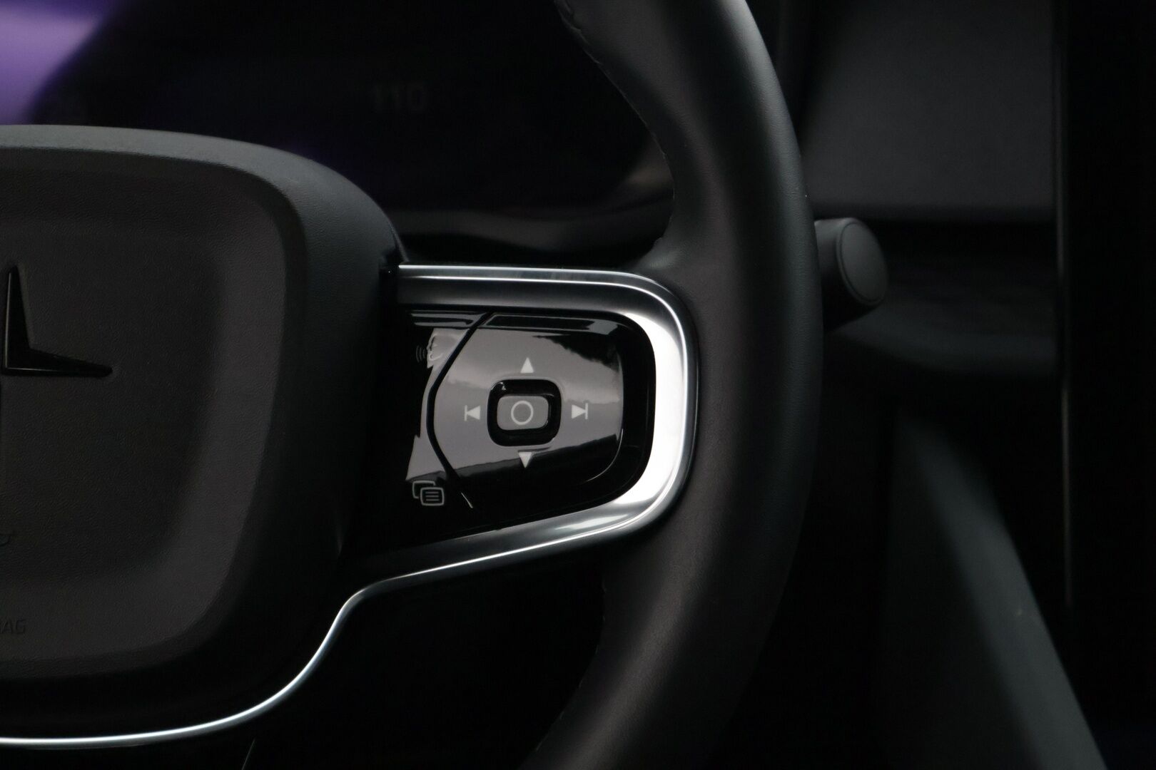 Polestar 2 2023 Standard Range Single Motor Pilot Lite, 170kW, 69kWh * Suomi-auto / 360-kamera / Esi-lämmitin / Apple&Android carplay * - * Todella siisti / Hyväkuntoiset talvi ja kesärenkaat alumiinivanteilla*