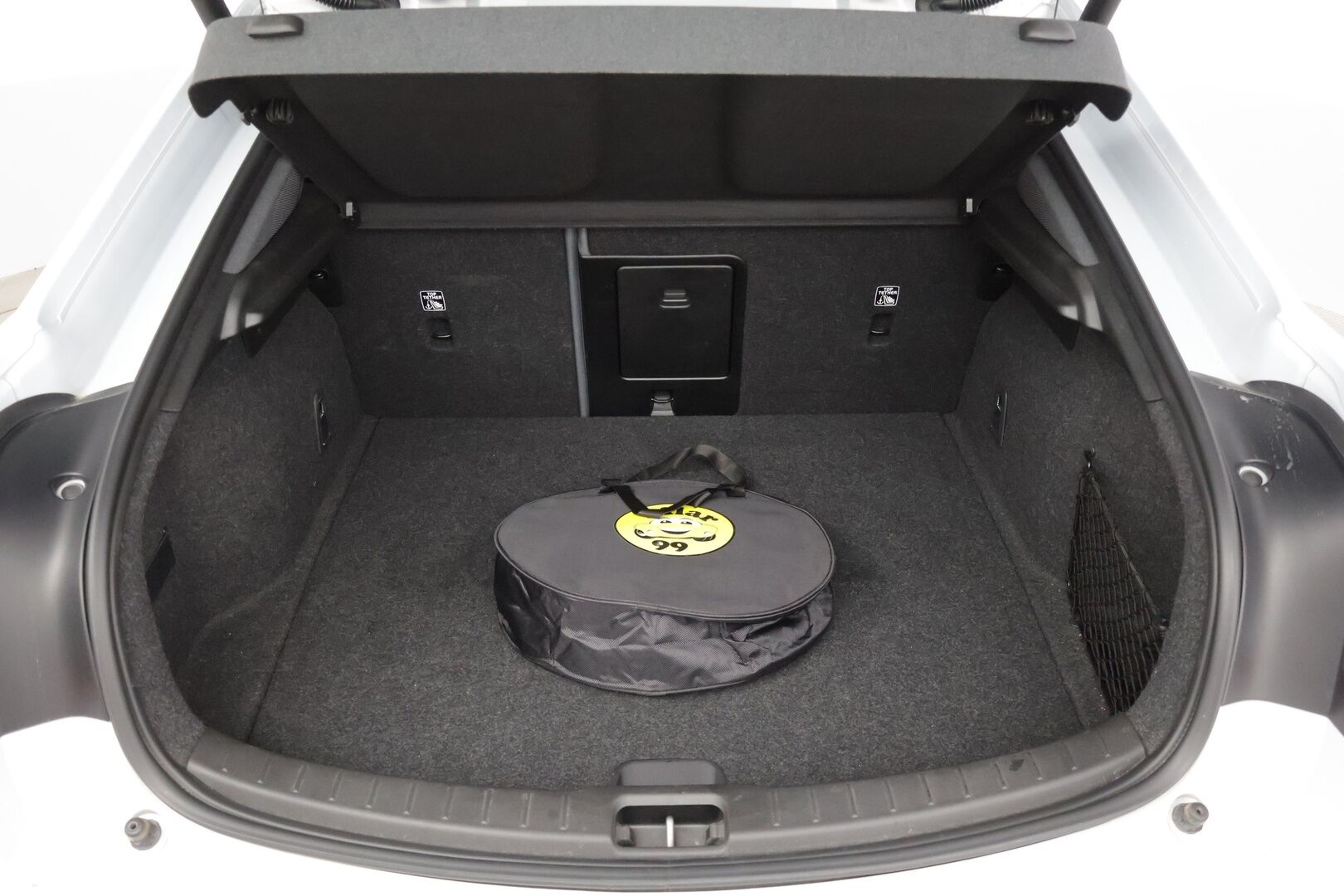 Polestar 2 2023 Standard Range Single Motor Pilot Lite, 170kW, 69kWh * Suomi-auto / 360-kamera / Esi-lämmitin / Apple&Android carplay * - * Todella siisti / Hyväkuntoiset talvi ja kesärenkaat alumiinivanteilla*