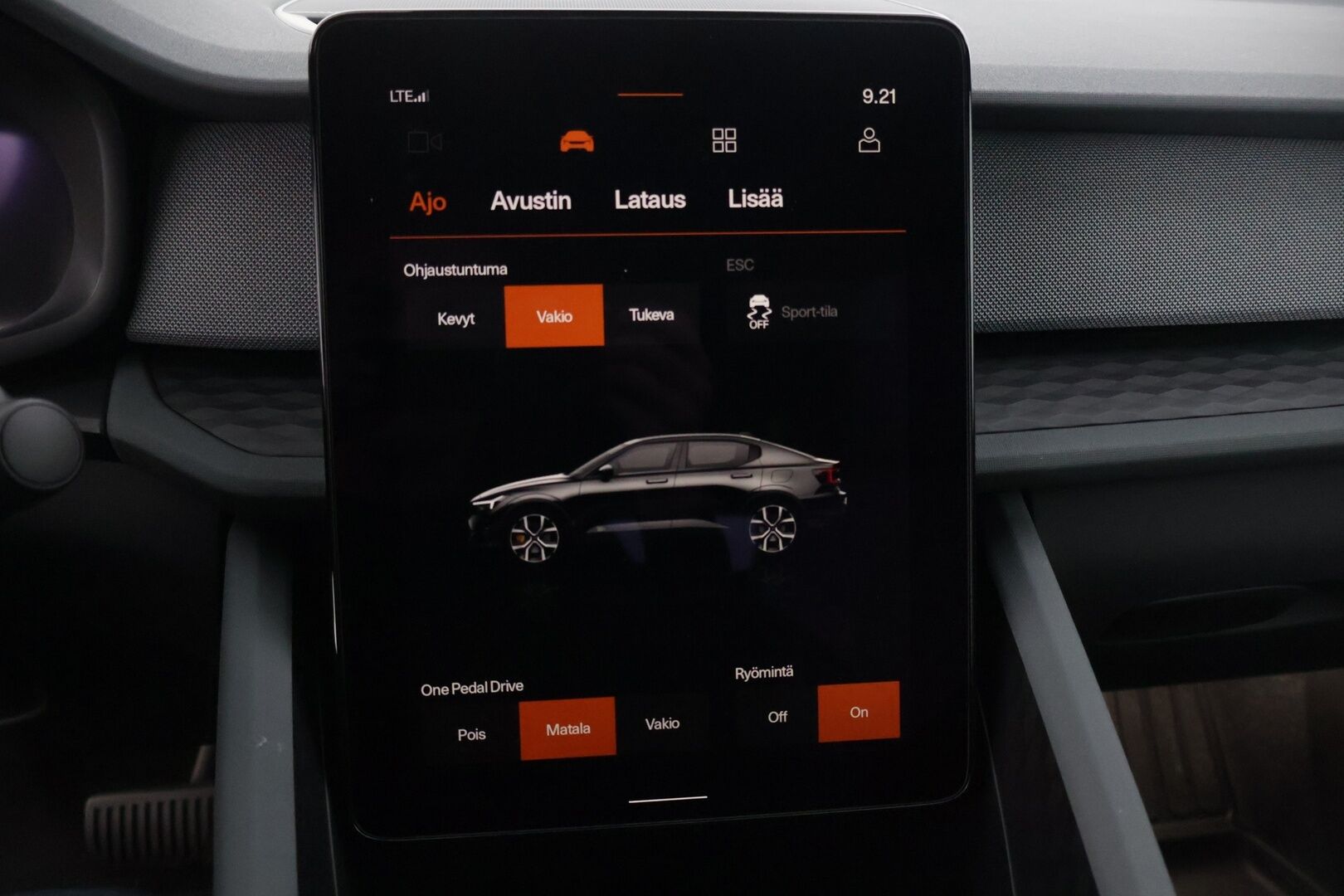 Polestar 2 2023 Standard Range Single Motor Pilot Lite, 170kW, 69kWh * Suomi-auto / 360-kamera / Esi-lämmitin / Apple&Android carplay * - * Todella siisti / Hyväkuntoiset talvi ja kesärenkaat alumiinivanteilla*