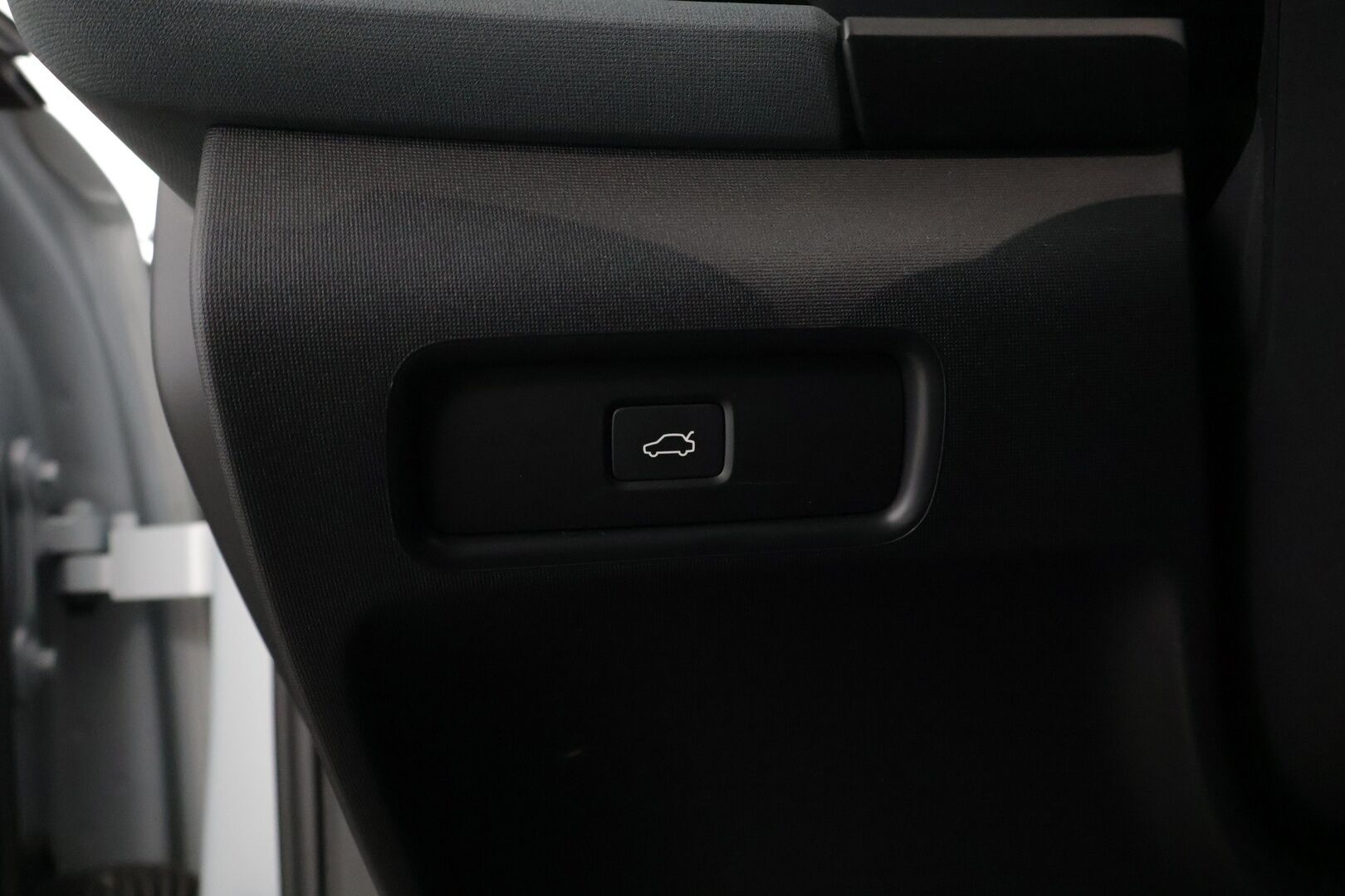 Polestar 2 2023 Standard Range Single Motor Pilot Lite, 170kW, 69kWh * Suomi-auto / 360-kamera / Esi-lämmitin / Apple&Android carplay * - * Todella siisti / Hyväkuntoiset talvi ja kesärenkaat alumiinivanteilla*