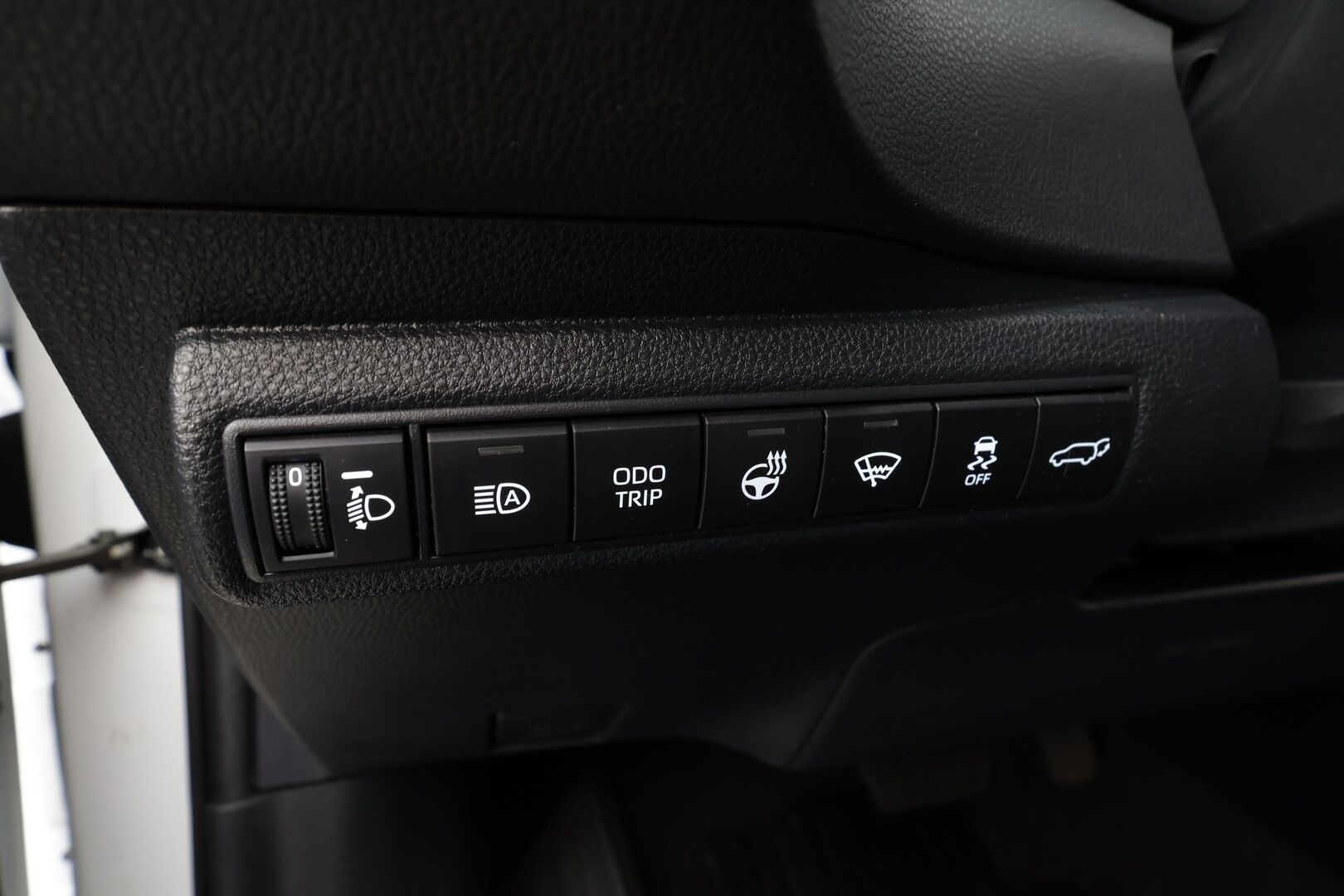 Toyota Corolla 2023 Touring Sports 1,8 Hybrid Launch Edition * ACC / P.kamera / LED / Navi / KeylessGo / Sähköluukku / Facelift / Puolinahat * - Suomi-auto / Kahdet renkaat aluvanteilla / Merkkihuollettu* - HULLUT BLACKWEEK JATKOT - KORKOTARJOUS 2,49%