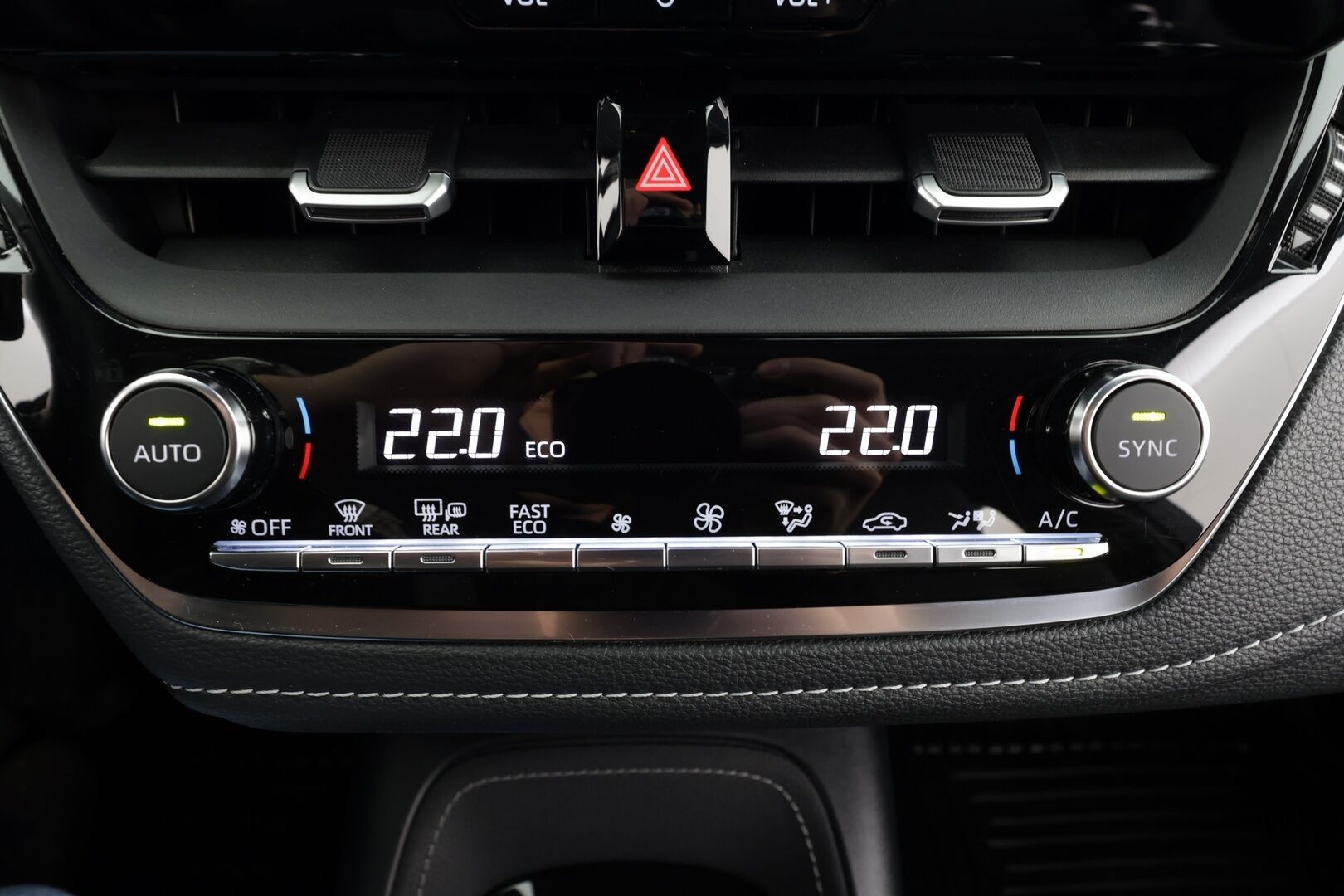 Toyota Corolla 2023 Touring Sports 1,8 Hybrid Launch Edition * ACC / P.kamera / LED / Navi / KeylessGo / Sähköluukku / Facelift / Puolinahat * - Suomi-auto / Kahdet renkaat aluvanteilla / Merkkihuollettu*