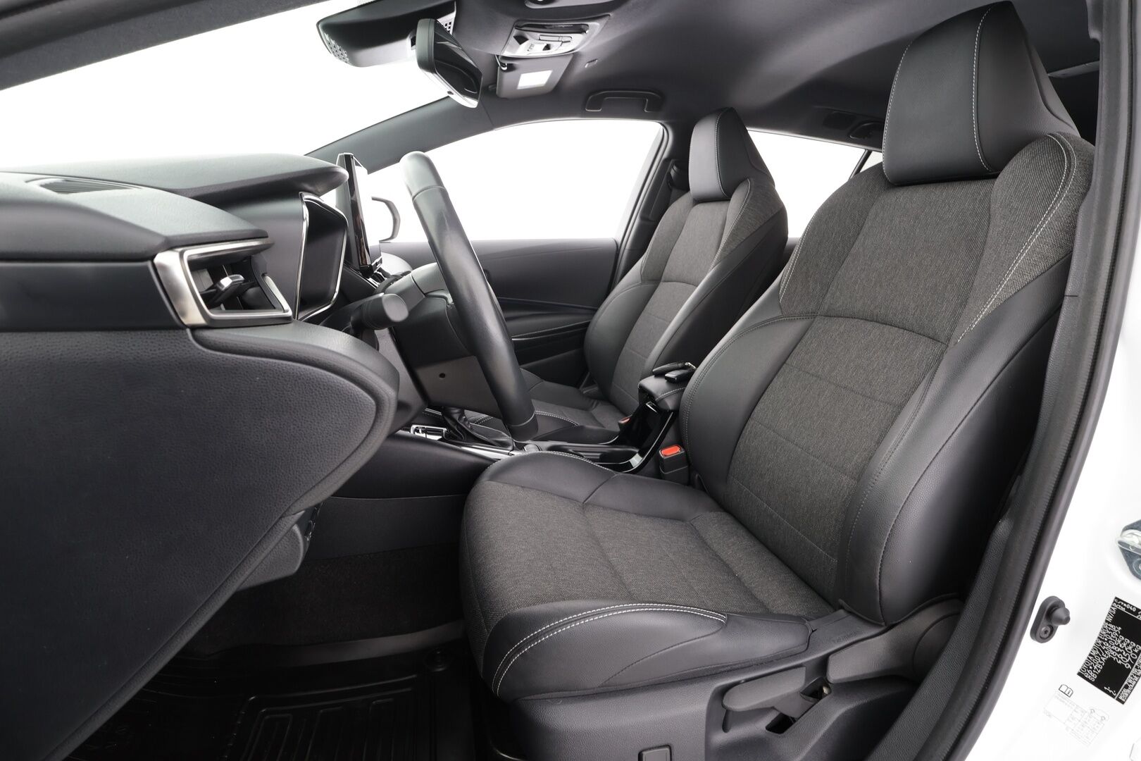 Toyota Corolla 2023 Touring Sports 1,8 Hybrid Launch Edition * ACC / P.kamera / LED / Navi / KeylessGo / Sähköluukku / Facelift / Puolinahat * - Suomi-auto / Kahdet renkaat aluvanteilla / Merkkihuollettu*