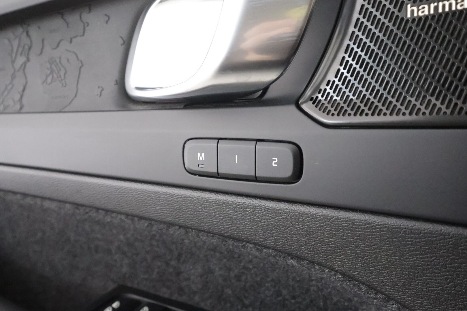 Volvo C40 2023 Recharge Twin Ultimate aut - | ILP | Koukku | ACC | Lasikatto | H&K | 360 | Sporttipenkki Muistilla | Pixel-LED | Navi | Kaistavahti | Keyless | 1-om Suomi-auto | 2x Latauskaapelit | Kahdet renkaat | Merkkihuollot |