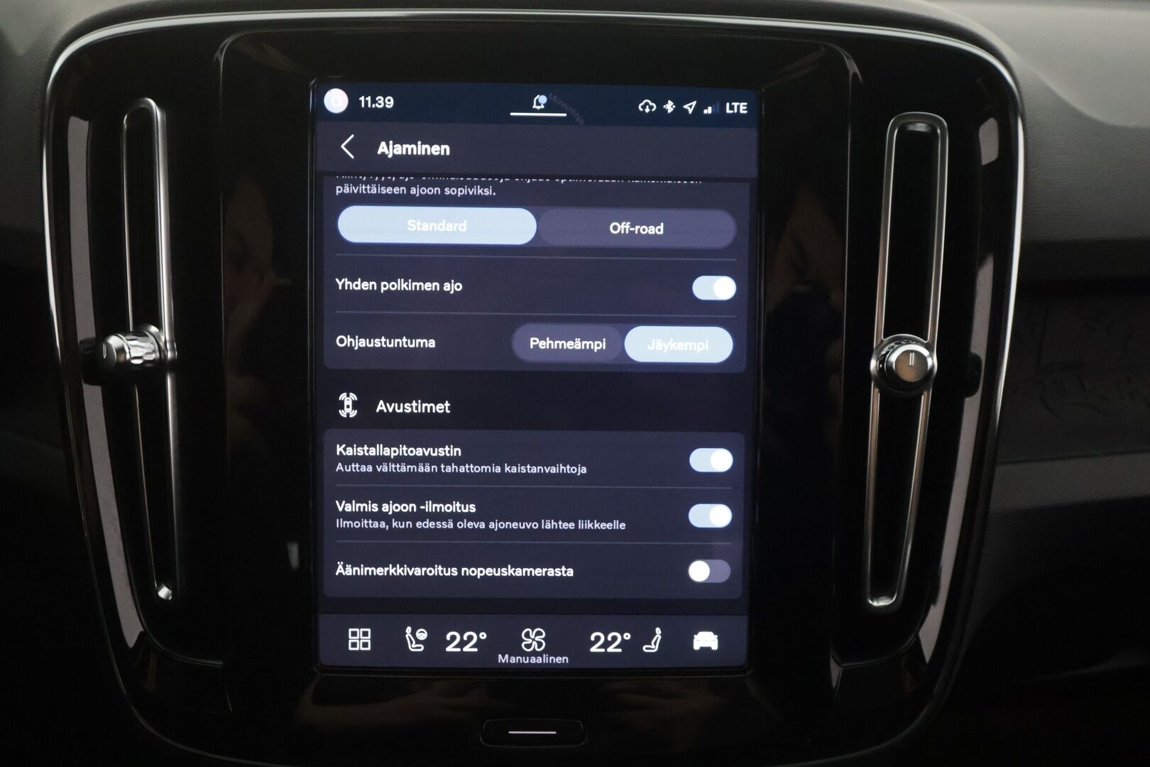 Volvo C40 2023 Recharge Twin Ultimate aut - | ILP | Koukku | ACC | Lasikatto | H&K | 360 | Sporttipenkki Muistilla | Pixel-LED | Navi | Kaistavahti | Keyless | 1-om Suomi-auto | 2x Latauskaapelit | Kahdet renkaat | Merkkihuollot |