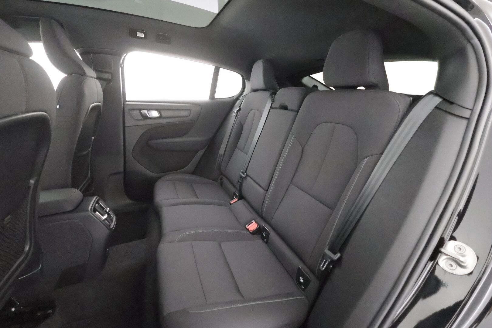Volvo C40 2023 Recharge Twin Ultimate aut - | ILP | Koukku | ACC | Lasikatto | H&K | 360 | Sporttipenkki Muistilla | Pixel-LED | Navi | Kaistavahti | Keyless | 1-om Suomi-auto | 2x Latauskaapelit | Kahdet renkaat | Merkkihuollot |