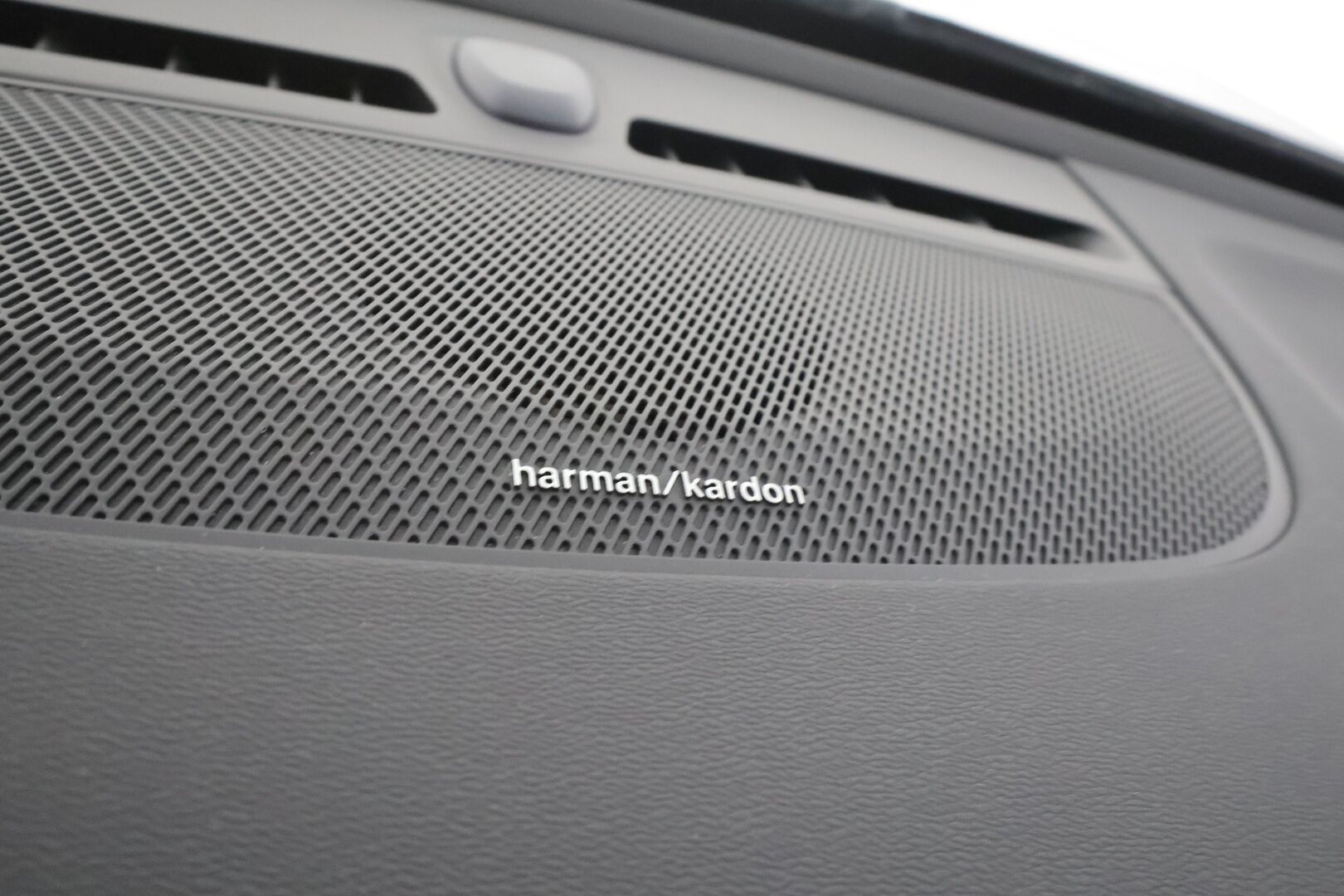 Volvo C40 2023 Recharge Twin Ultimate aut - | ILP | Koukku | ACC | Lasikatto | H&K | 360 | Sporttipenkki Muistilla | Pixel-LED | Navi | Kaistavahti | Keyless | 1-om Suomi-auto | 2x Latauskaapelit | Kahdet renkaat | Merkkihuollot |