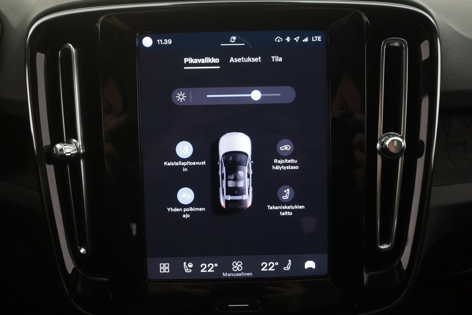 Volvo C40 2023 Recharge Twin Ultimate aut - | ILP | Koukku | ACC | Lasikatto | H&K | 360 | Sporttipenkki Muistilla | Pixel-LED | Navi | Kaistavahti | Keyless | 1-om Suomi-auto | 2x Latauskaapelit | Kahdet renkaat | Merkkihuollot |