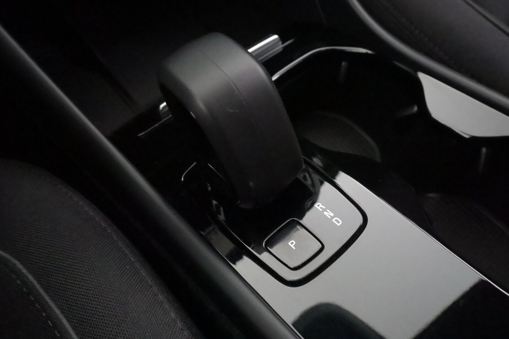 Volvo C40 2023 Recharge Twin Ultimate aut - | ILP | Koukku | ACC | Lasikatto | H&K | 360 | Sporttipenkki Muistilla | Pixel-LED | Navi | Kaistavahti | Keyless | 1-om Suomi-auto | 2x Latauskaapelit | Kahdet renkaat | Merkkihuollot |