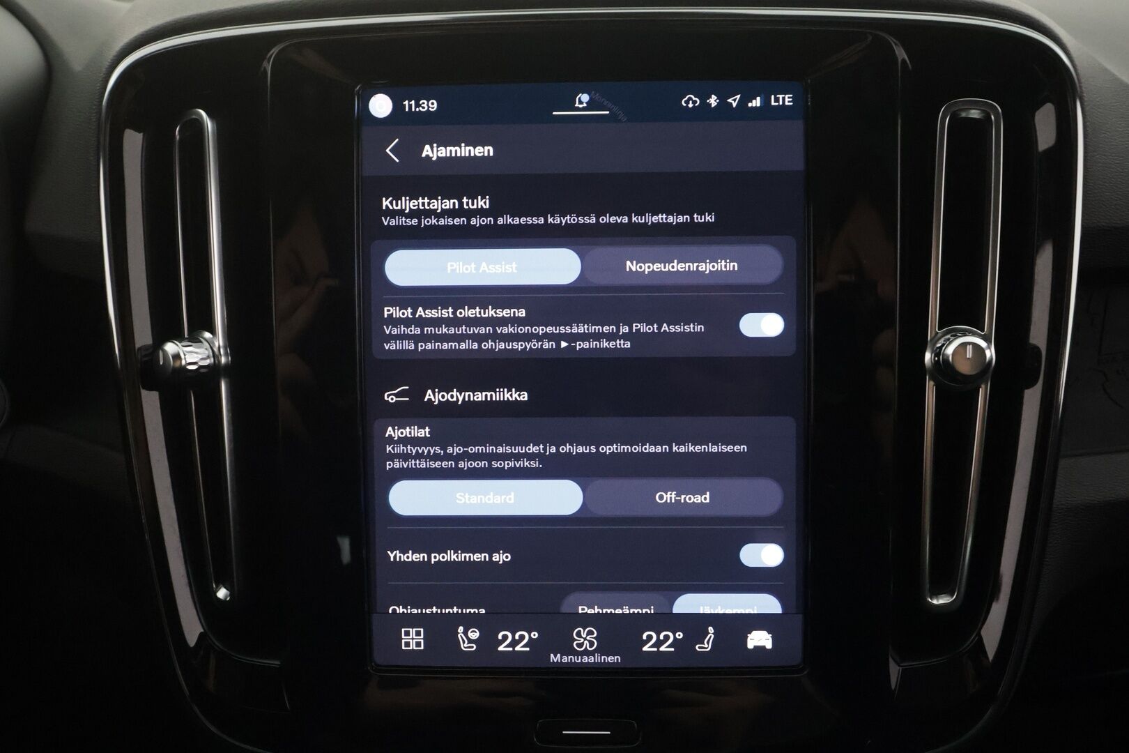 Volvo C40 2023 Recharge Twin Ultimate aut - | ILP | Koukku | ACC | Lasikatto | H&K | 360 | Sporttipenkki Muistilla | Pixel-LED | Navi | Kaistavahti | Keyless | 1-om Suomi-auto | 2x Latauskaapelit | Kahdet renkaat | Merkkihuollot |