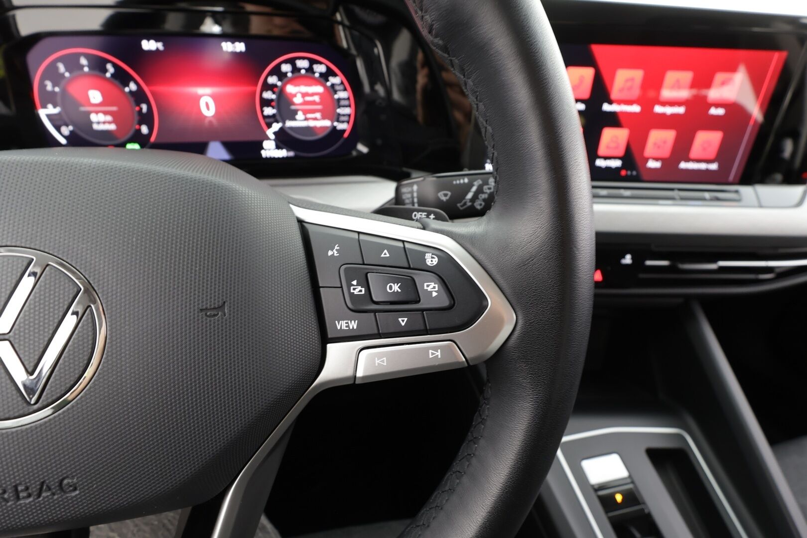 Volkswagen Golf 2023 Comfort Business 1,0 eTSI 81 kW DSG * ACC / Webasto / HUD / P.Kamera / LED / Keyless * - 1.Om Suomi-auto / Kahdet Renkaat - HULLUT AVAJAISHULINAT KORKOTARJOUS 3,29 %