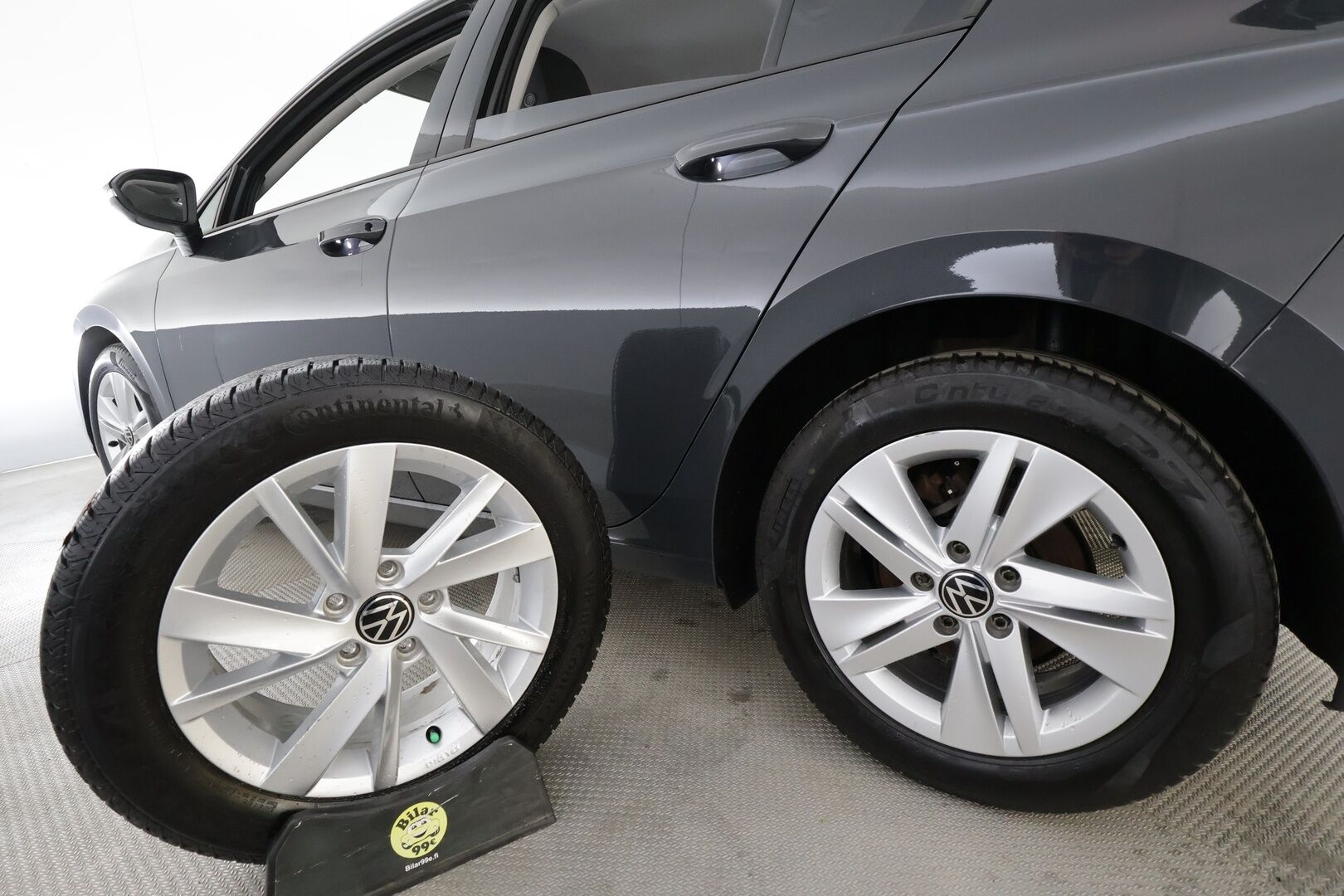 Volkswagen Golf 2023 Comfort Business 1,0 eTSI 81 kW DSG * ACC / Webasto / HUD / P.Kamera / LED / Keyless * - 1.Om Suomi-auto / Kahdet Renkaat - HULLUT AVAJAISHULINAT KORKOTARJOUS 3,29 %
