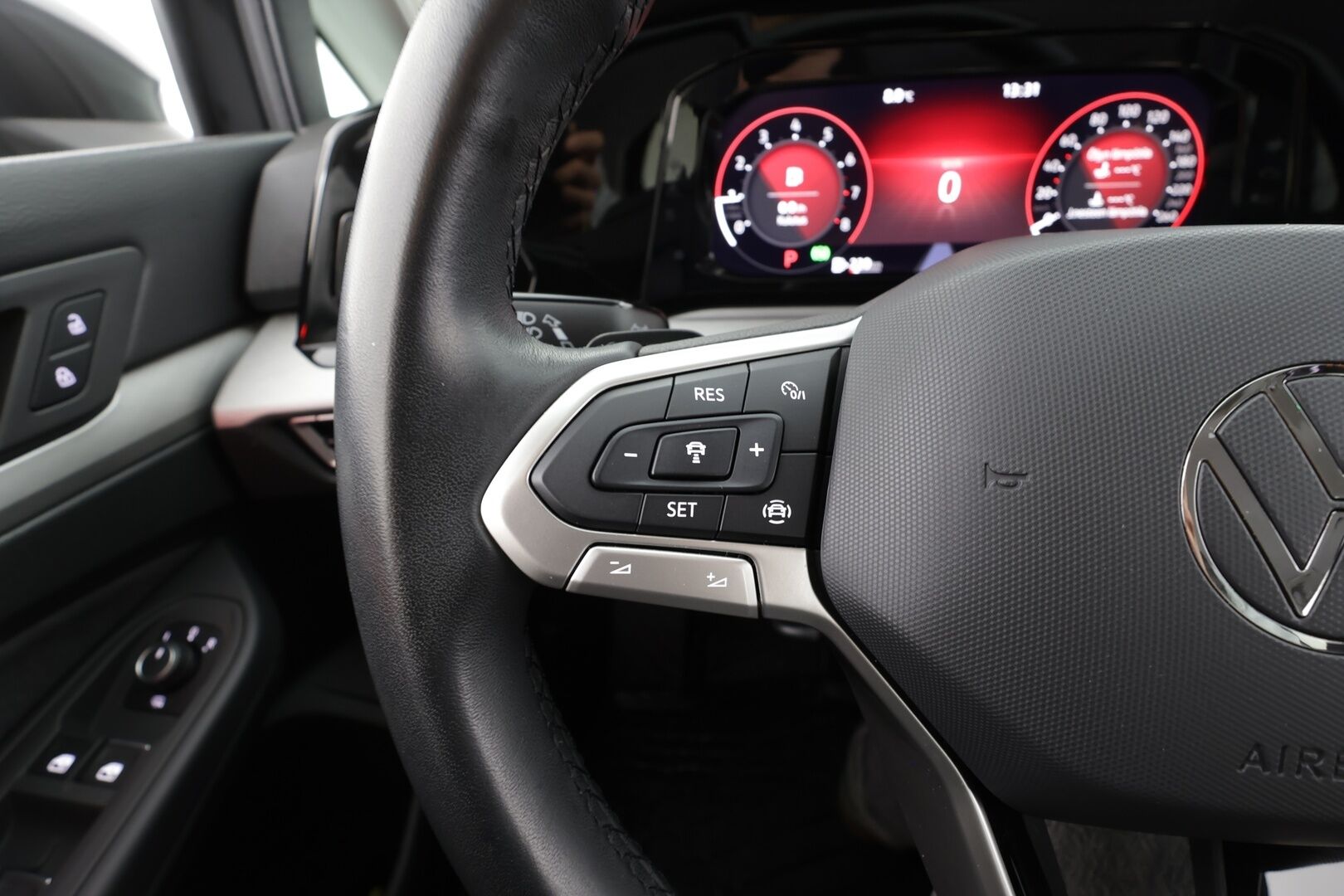 Volkswagen Golf 2023 Comfort Business 1,0 eTSI 81 kW DSG * ACC / Webasto / HUD / P.Kamera / LED / Keyless * - 1.Om Suomi-auto / Kahdet Renkaat - HULLUT AVAJAISHULINAT KORKOTARJOUS 3,29 %