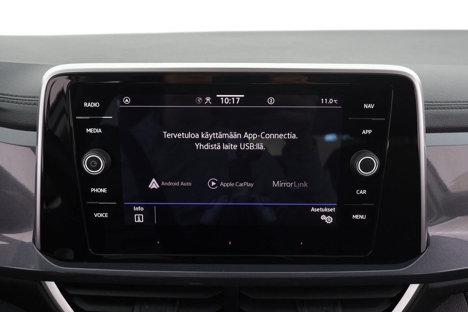 Volkswagen T-Roc 2023 Style Business 1,5 TSI EVO 110 kW DSG * Webasto / ACC / LED / P.tutkat / Digimittaristo / Kaistavahti * - 1-om Suomi-auto / Kahdet renkaat aluvanteilla 