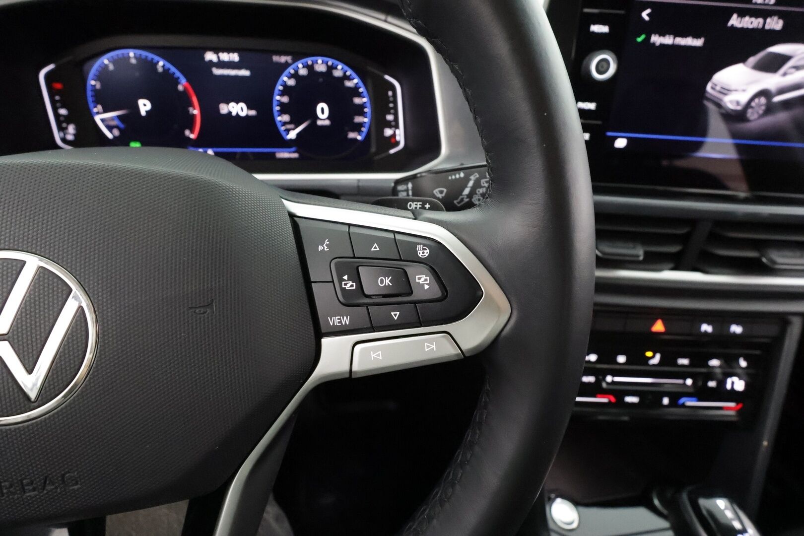 Volkswagen T-Roc 2023 Style Business 1,5 TSI EVO 110 kW DSG * Webasto / ACC / LED / P.tutkat / Digimittaristo / Kaistavahti * - 1-om Suomi-auto / Kahdet renkaat aluvanteilla 