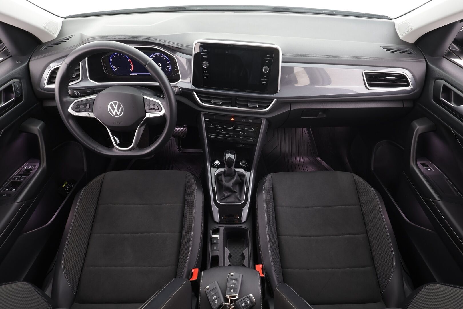 Volkswagen T-Roc 2023 Style Business 1,5 TSI EVO 110 kW DSG * Webasto / ACC / LED / P.tutkat / Digimittaristo / Kaistavahti * - 1-om Suomi-auto / Kahdet renkaat aluvanteilla 