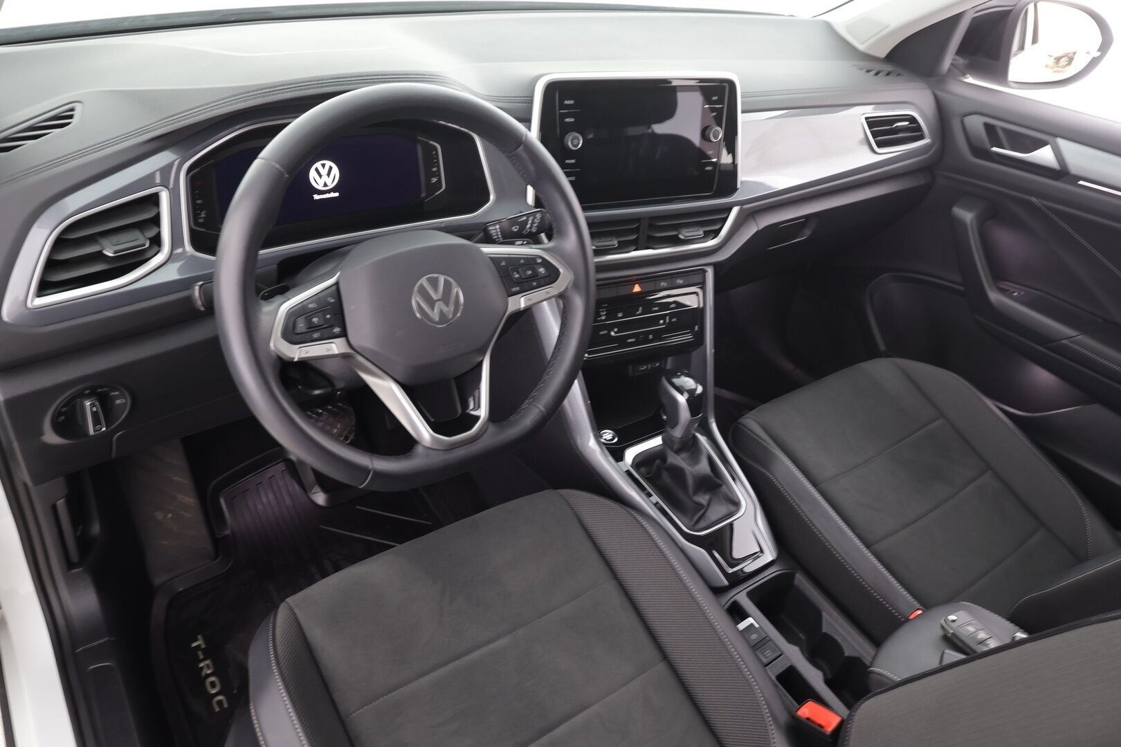 Volkswagen T-Roc 2023 Style Business 1,5 TSI EVO 110 kW DSG * Webasto / ACC / LED / P.tutkat / Digimittaristo / Kaistavahti * - 1-om Suomi-auto / Kahdet renkaat aluvanteilla 