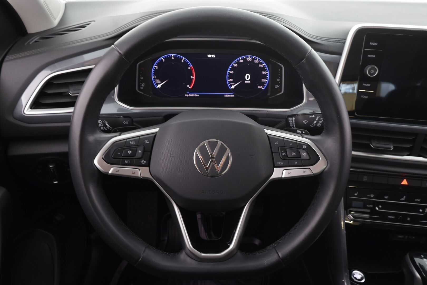 Volkswagen T-Roc 2023 Style Business 1,5 TSI EVO 110 kW DSG * Webasto / ACC / LED / P.tutkat / Digimittaristo / Kaistavahti * - 1-om Suomi-auto / Kahdet renkaat aluvanteilla 