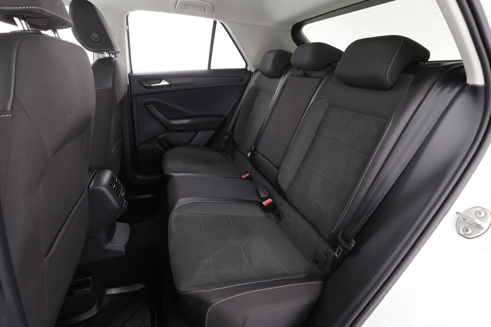 Volkswagen T-Roc 2023 Style Business 1,5 TSI EVO 110 kW DSG * Webasto / ACC / LED / P.tutkat / Digimittaristo / Kaistavahti * - 1-om Suomi-auto / Kahdet renkaat aluvanteilla 