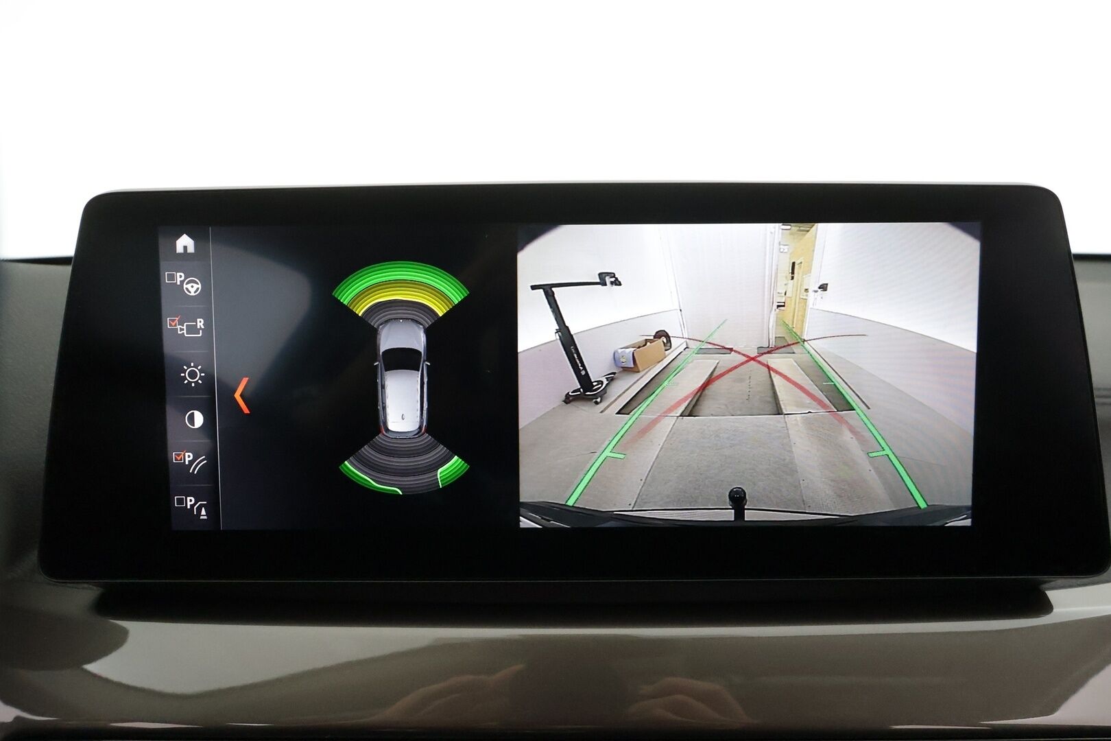 BMW X1 2021 F48 xDrive25e A Charged Edition xLine * ACC / HUD / Koukku / P.kamera / LED / Navi / Puolinahat * - Kahdet renkaat aluvanteilla