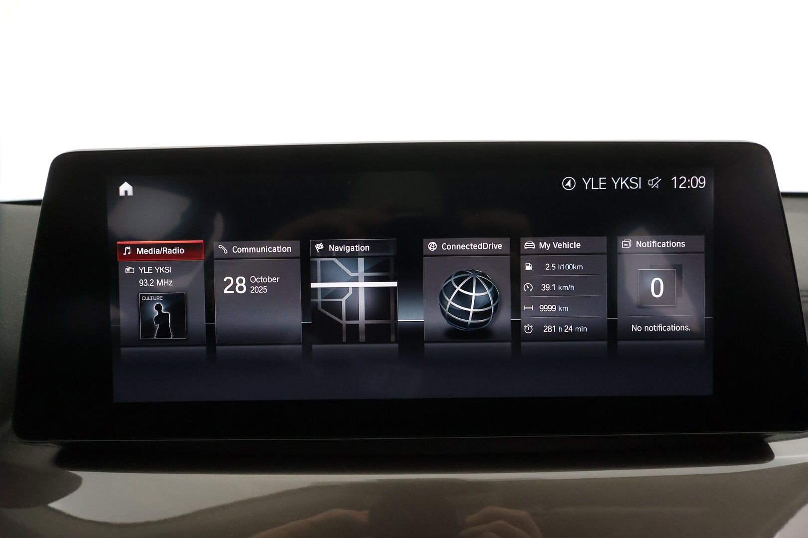 BMW X1 2021 F48 xDrive25e A Charged Edition xLine * ACC / HUD / Koukku / P.kamera / LED / Navi / Puolinahat * - Kahdet renkaat aluvanteilla