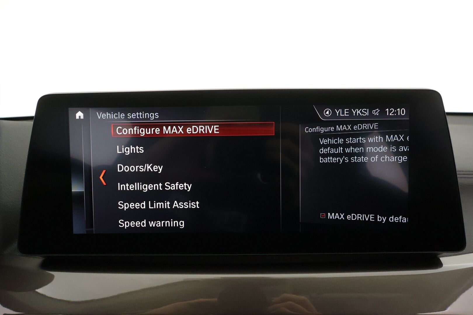 BMW X1 2021 F48 xDrive25e A Charged Edition xLine * ACC / HUD / Koukku / P.kamera / LED / Navi / Puolinahat * - Kahdet renkaat aluvanteilla