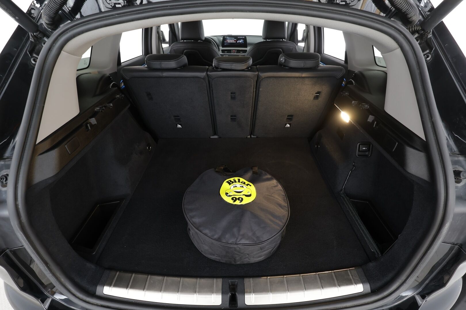 BMW X1 2021 F48 xDrive25e A Charged Edition xLine * ACC / HUD / Koukku / P.kamera / LED / Navi / Puolinahat * - Kahdet renkaat aluvanteilla