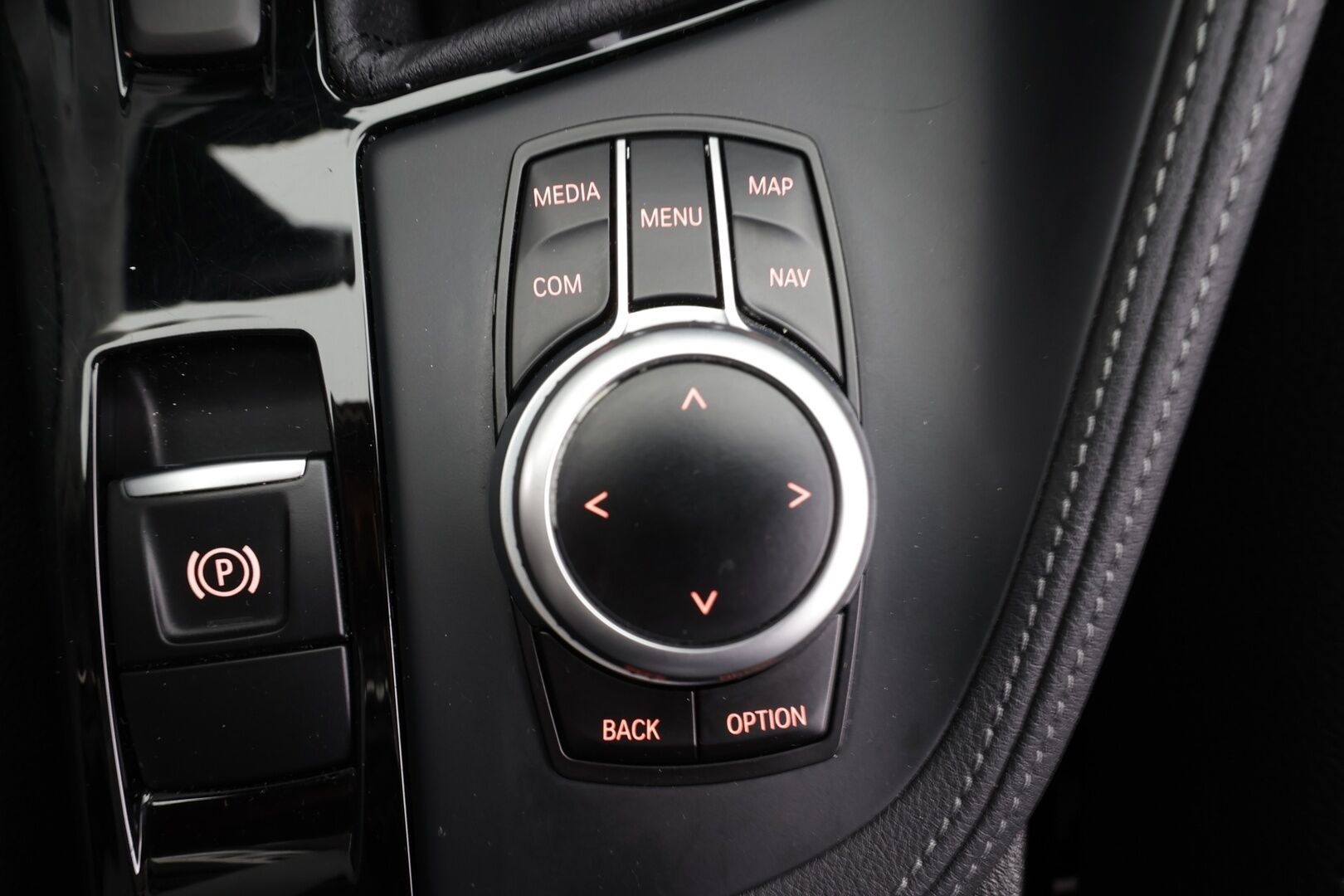 BMW X1 2021 F48 xDrive25e A Charged Edition xLine * ACC / HUD / Koukku / P.kamera / LED / Navi / Puolinahat * - Kahdet renkaat aluvanteilla