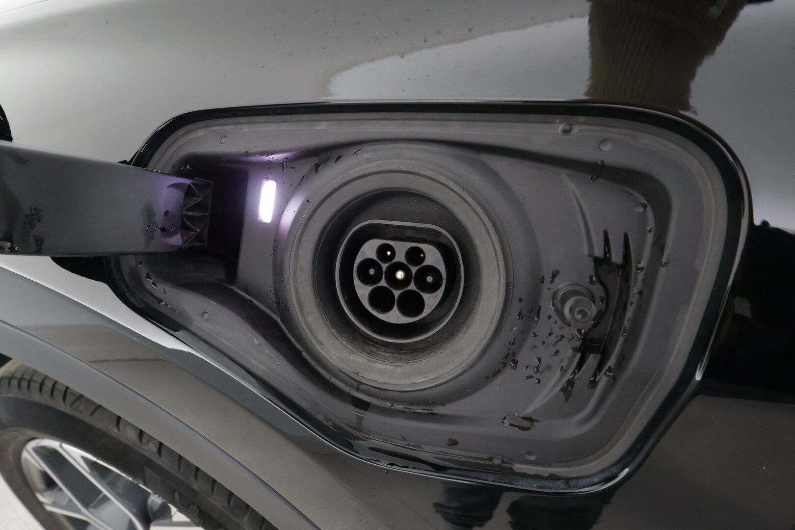 BMW X1 2021 F48 xDrive25e A Charged Edition xLine * ACC / HUD / Koukku / P.kamera / LED / Navi / Puolinahat * - Kahdet renkaat aluvanteilla