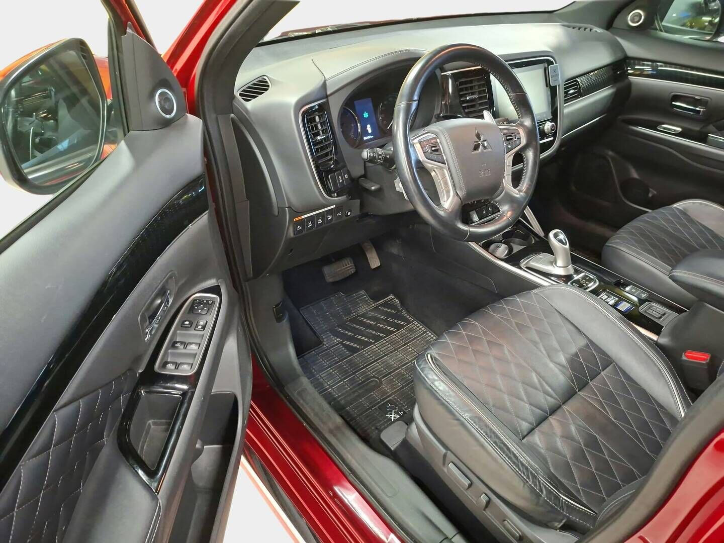 Mitsubishi Outlander PHEV 2021 Intense Business 4WD 5P - | Merkkiliikkeen huoltokirja | Adaptiivinen vakionopeudensäädin | KeyLess Go | Peruutuskamera | Vetokoukku | Navi |