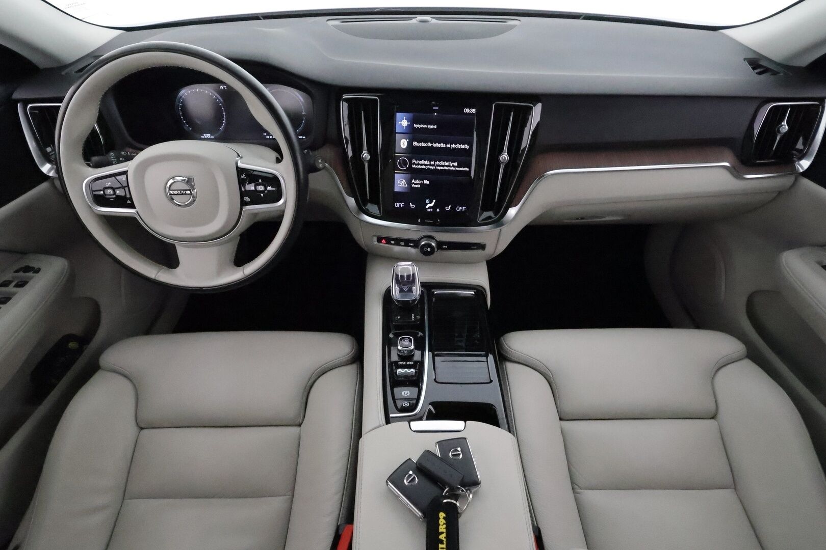 Volvo V60 2020 T8 TwE AWD Inscription aut *ACC / Panorama / Muistipenkki / Webasto / Koukku / Full LED / Navi / Vaaleat nahat / BLIS* - Kahdet renkaat Volvon vanteilla / Merkkihuollettu / Viimeisin huolto 78tkm!