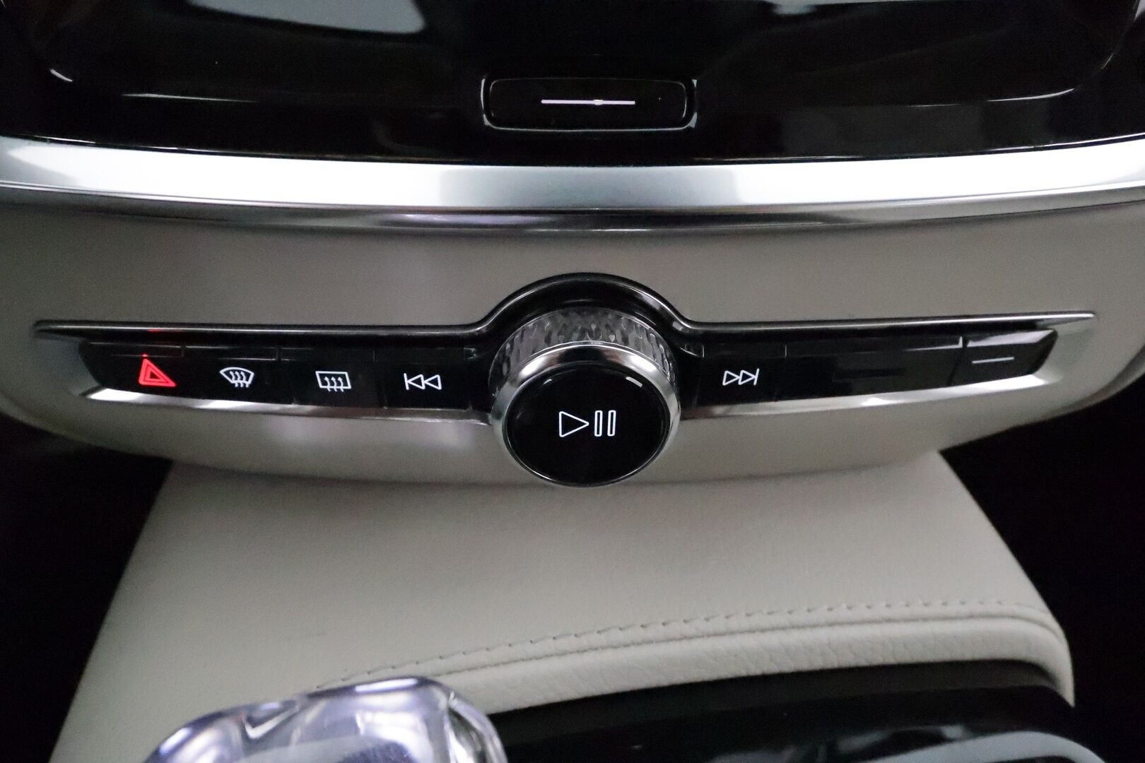 Volvo V60 2020 T8 TwE AWD Inscription aut *ACC / Panorama / Muistipenkki / Webasto / Koukku / Full LED / Navi / Vaaleat nahat / BLIS* - Kahdet renkaat Volvon vanteilla / Merkkihuollettu / Viimeisin huolto 78tkm!