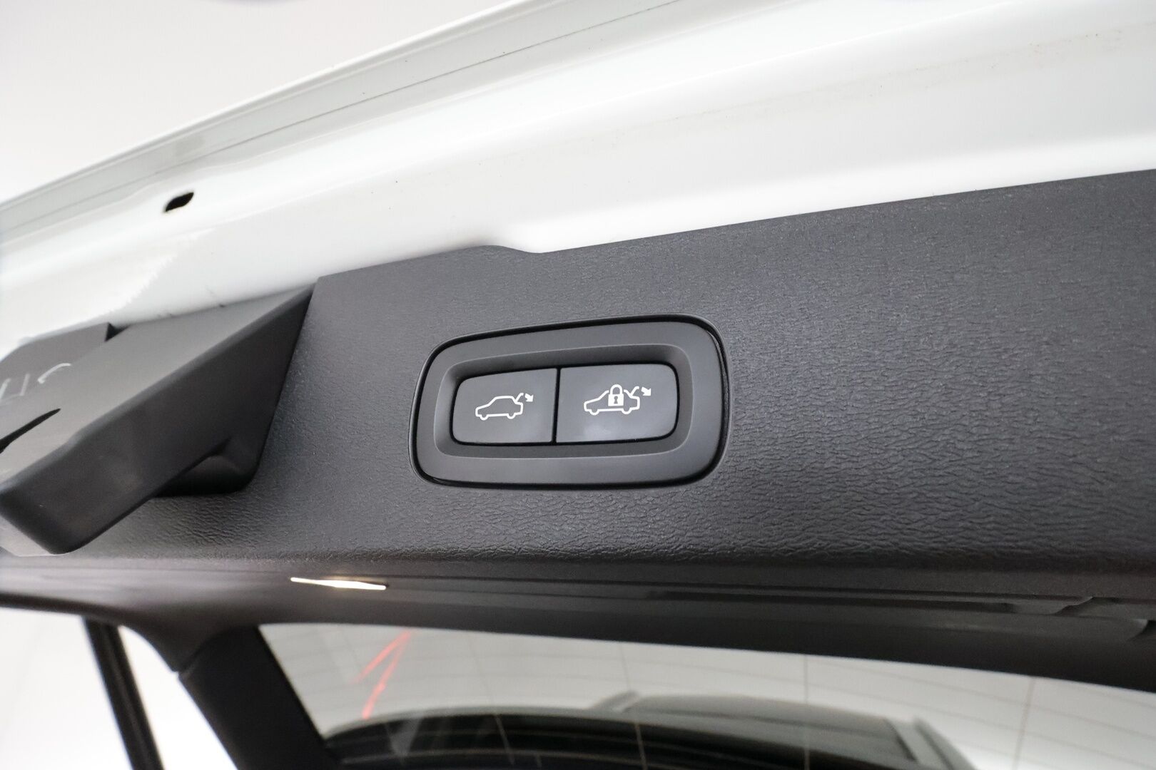 Volvo V60 2020 T8 TwE AWD Inscription aut *ACC / Panorama / Muistipenkki / Webasto / Koukku / Full LED / Navi / Vaaleat nahat / BLIS* - Kahdet renkaat Volvon vanteilla / Merkkihuollettu / Viimeisin huolto 78tkm!