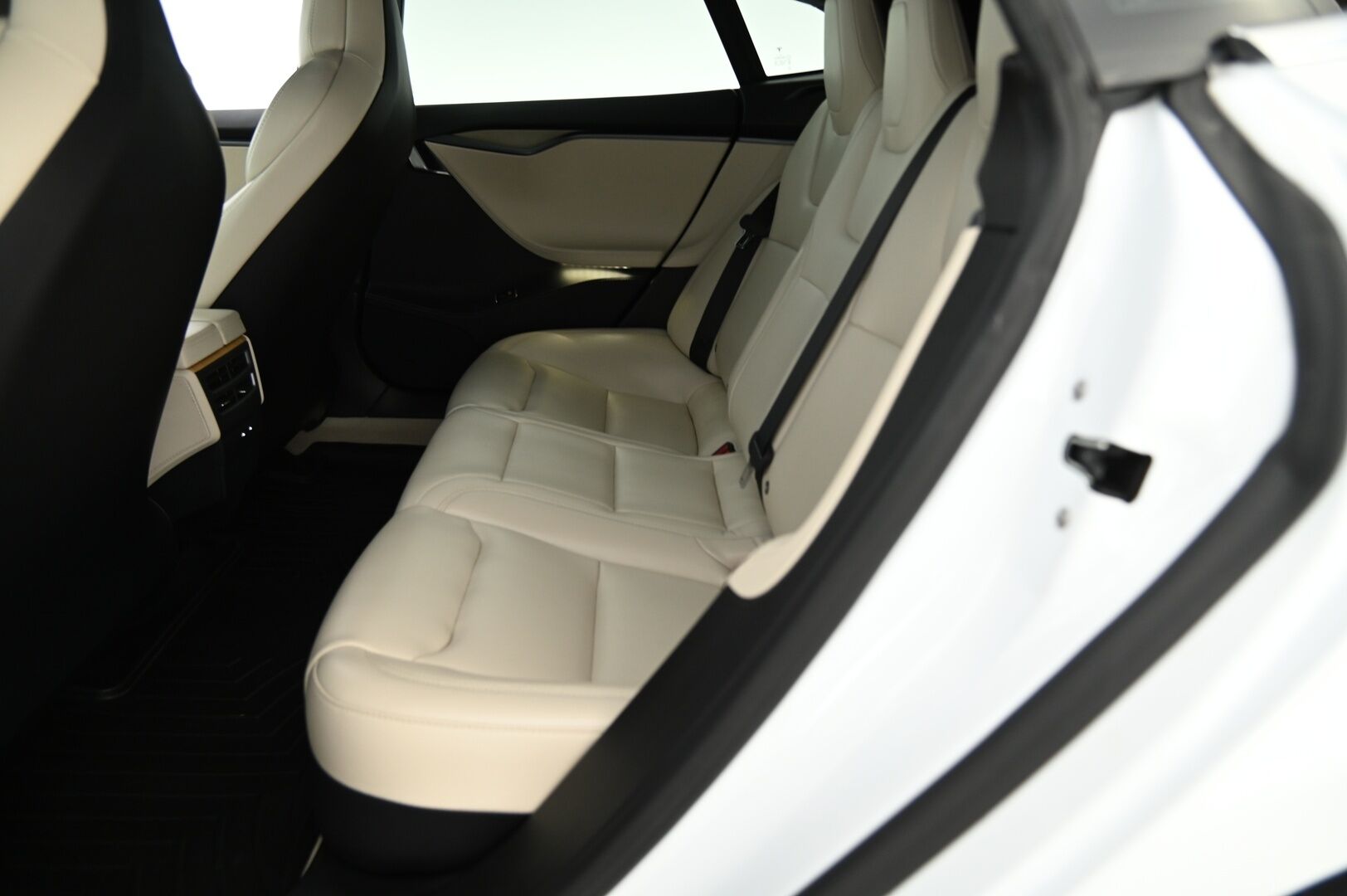 TESLA MODEL S 2019 Long Range Raven AWD * Adapt.Vak / ilma-alusta / Premium äänentoisto / Full LED* - 3,99 % KORKOTARJOUS TÄHÄN AUTOON - Soh Arvo 94% / Kaksilla alkuperäisillä teslan vanteilla! Säädettävä ilma-alusta