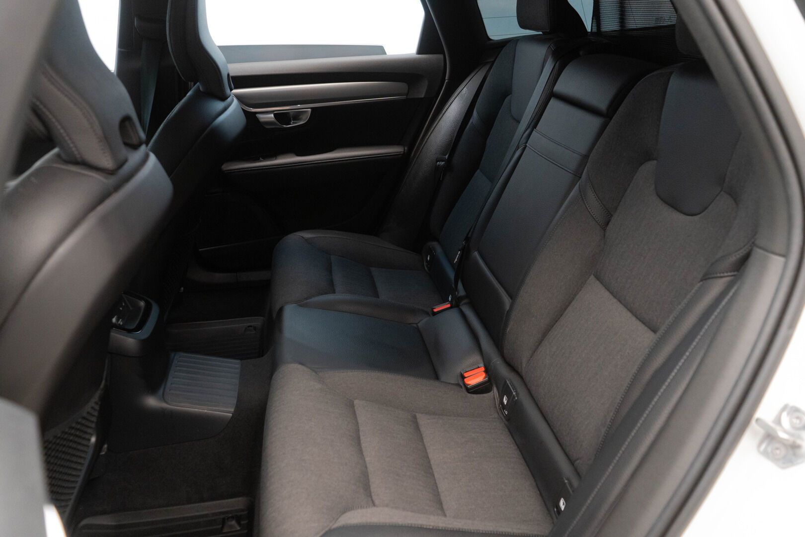 Volvo V90 2020 T8 TwE AWD Momentum Aut. *Puolinahat / Koukku / Kamera / VOC* - KAHDET RENKAAT/ JAKOHIHNA TEHTY - HULLUT AVAJAISHULINAT KORKOTARJOUS 3,29 %