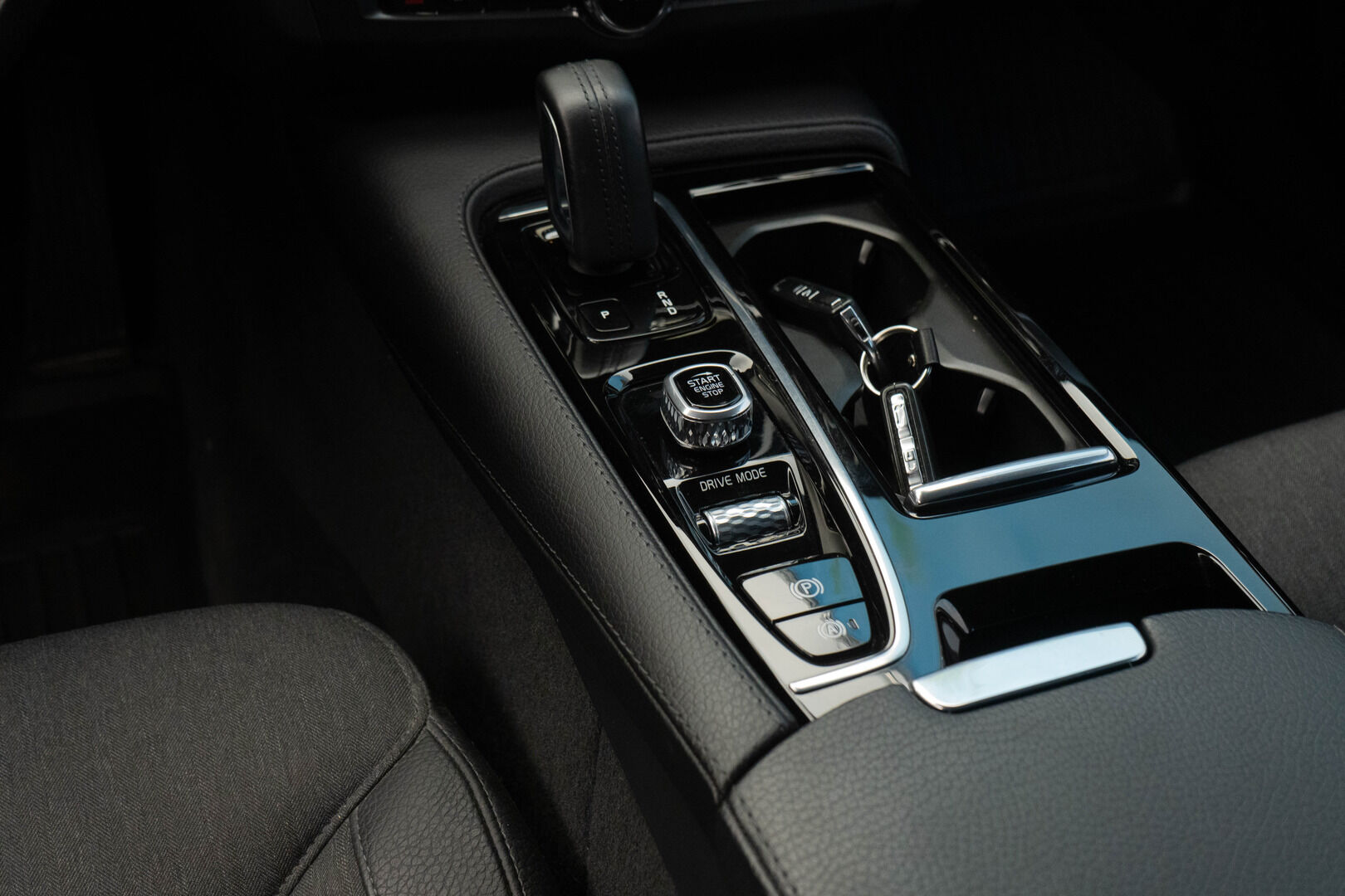 Volvo V90 2020 T8 TwE AWD Momentum Aut. *Puolinahat / Koukku / Kamera / VOC* - KAHDET RENKAAT/ JAKOHIHNA TEHTY - HULLUT AVAJAISHULINAT KORKOTARJOUS 3,29 %